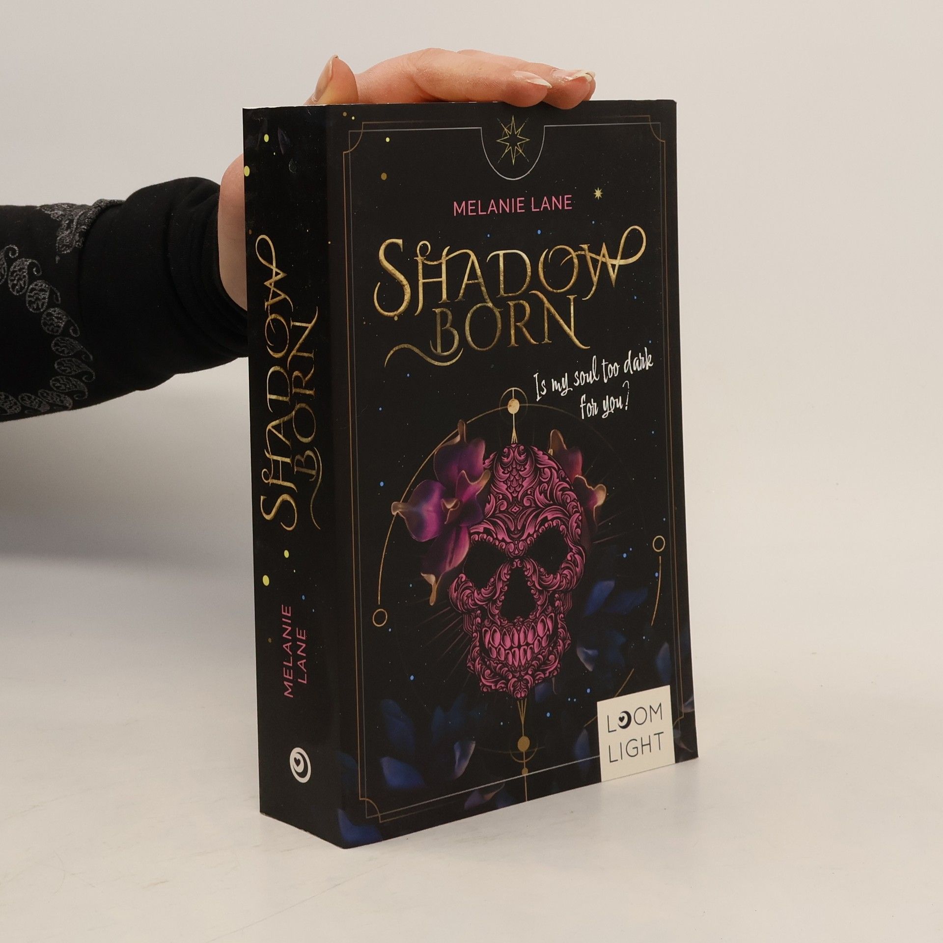 Melanie Lane Shadowborn