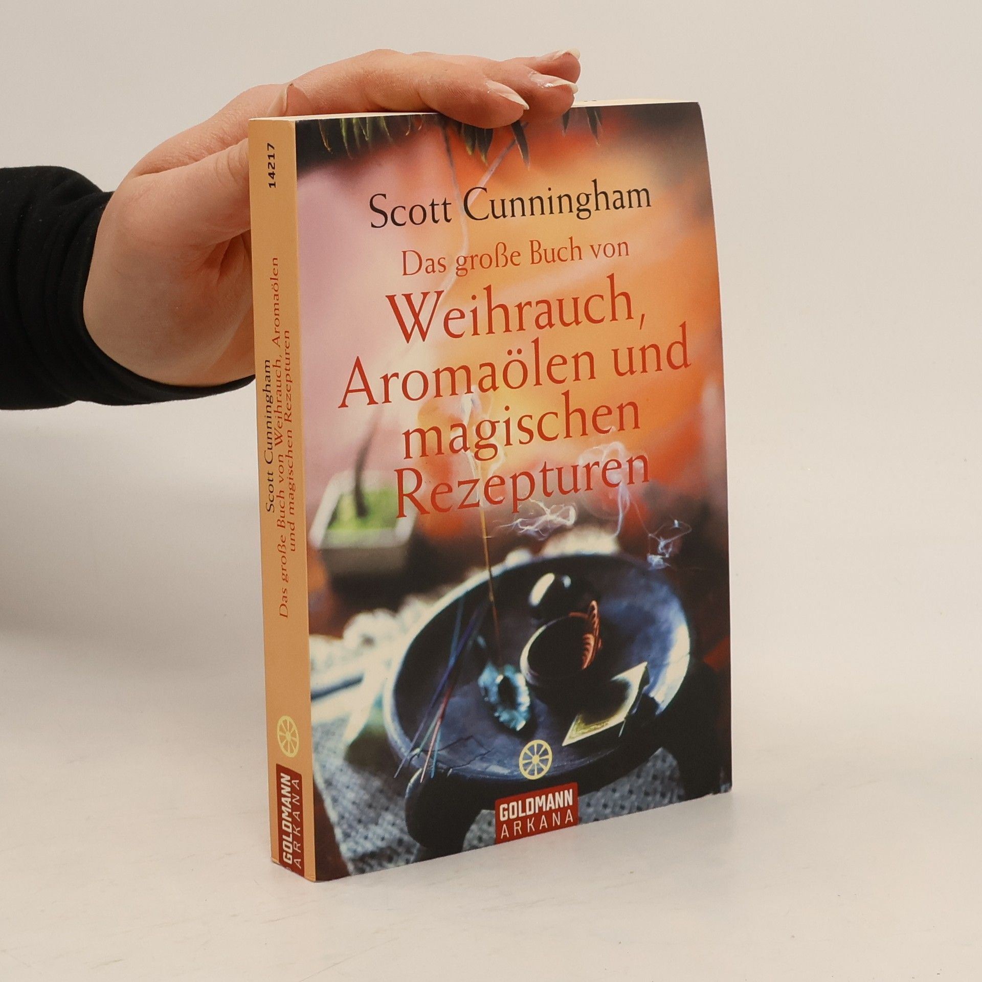 Das große Buch von Weihrauch, Aromaölen und magischen Rezepturen