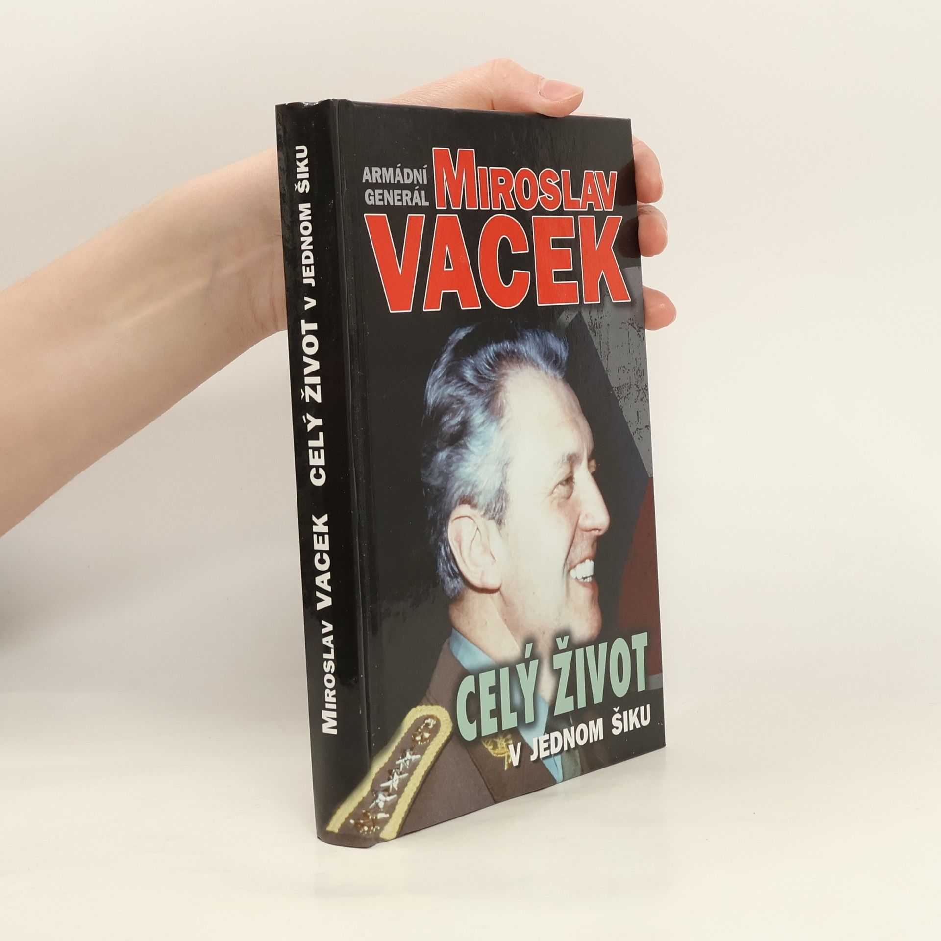 Celý život v jednom šiku