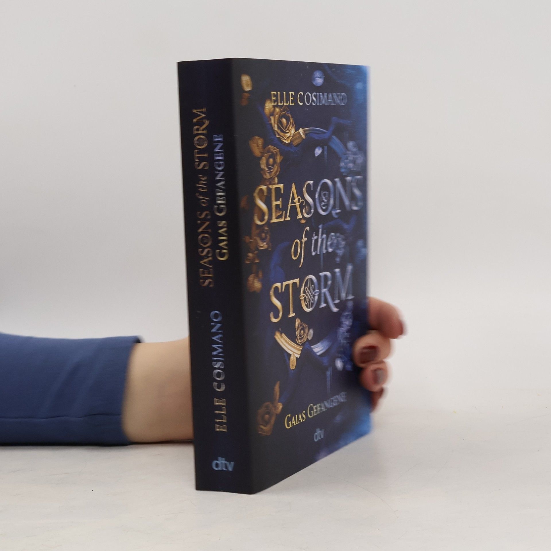 Seasons of the Storm. Gaias Gefangene