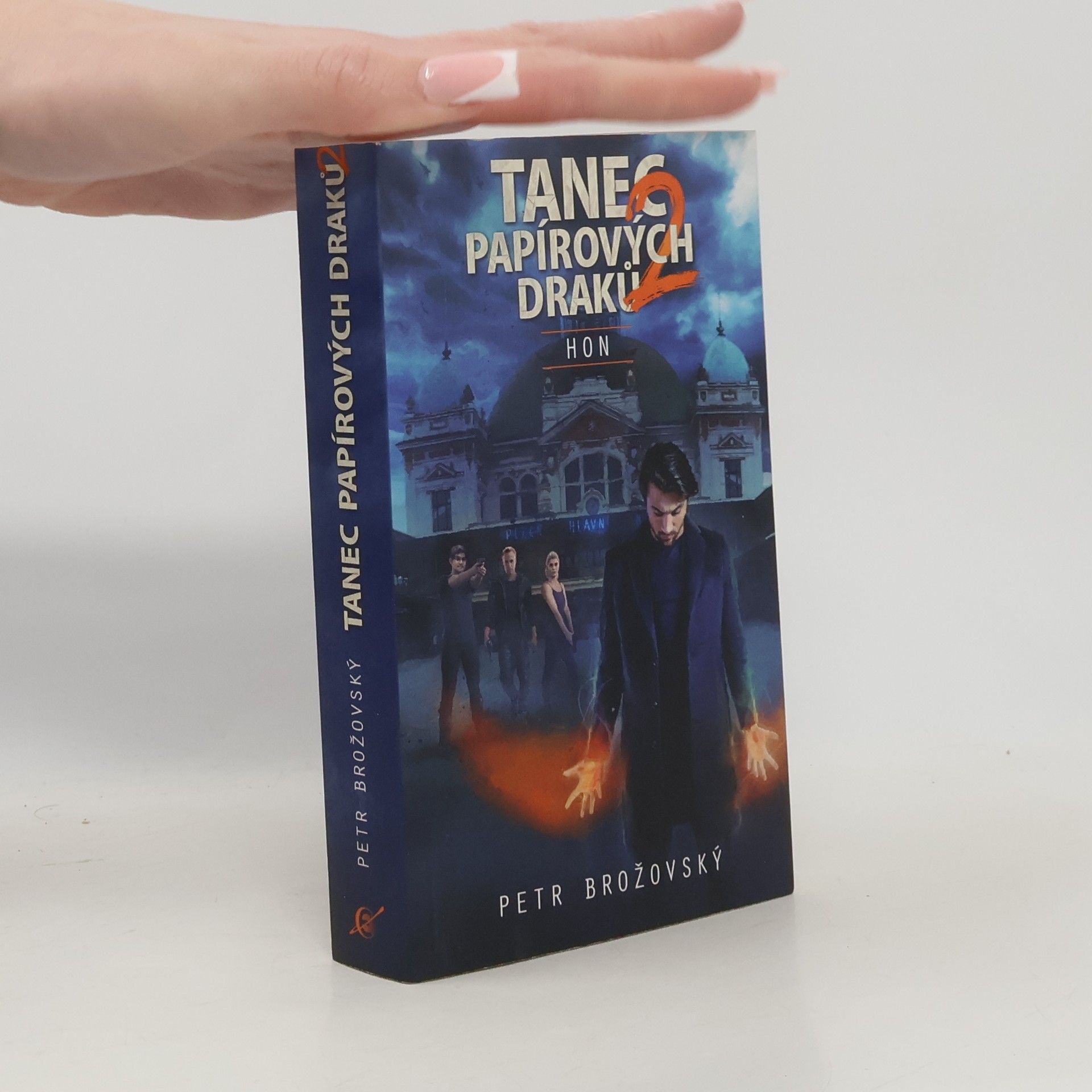 Tanec papírových draků. 2, Hon