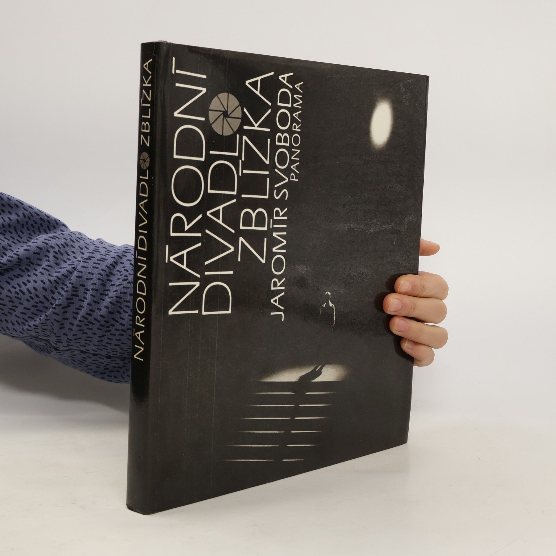 Collectif d'auteurs Národní divadlo zblízka