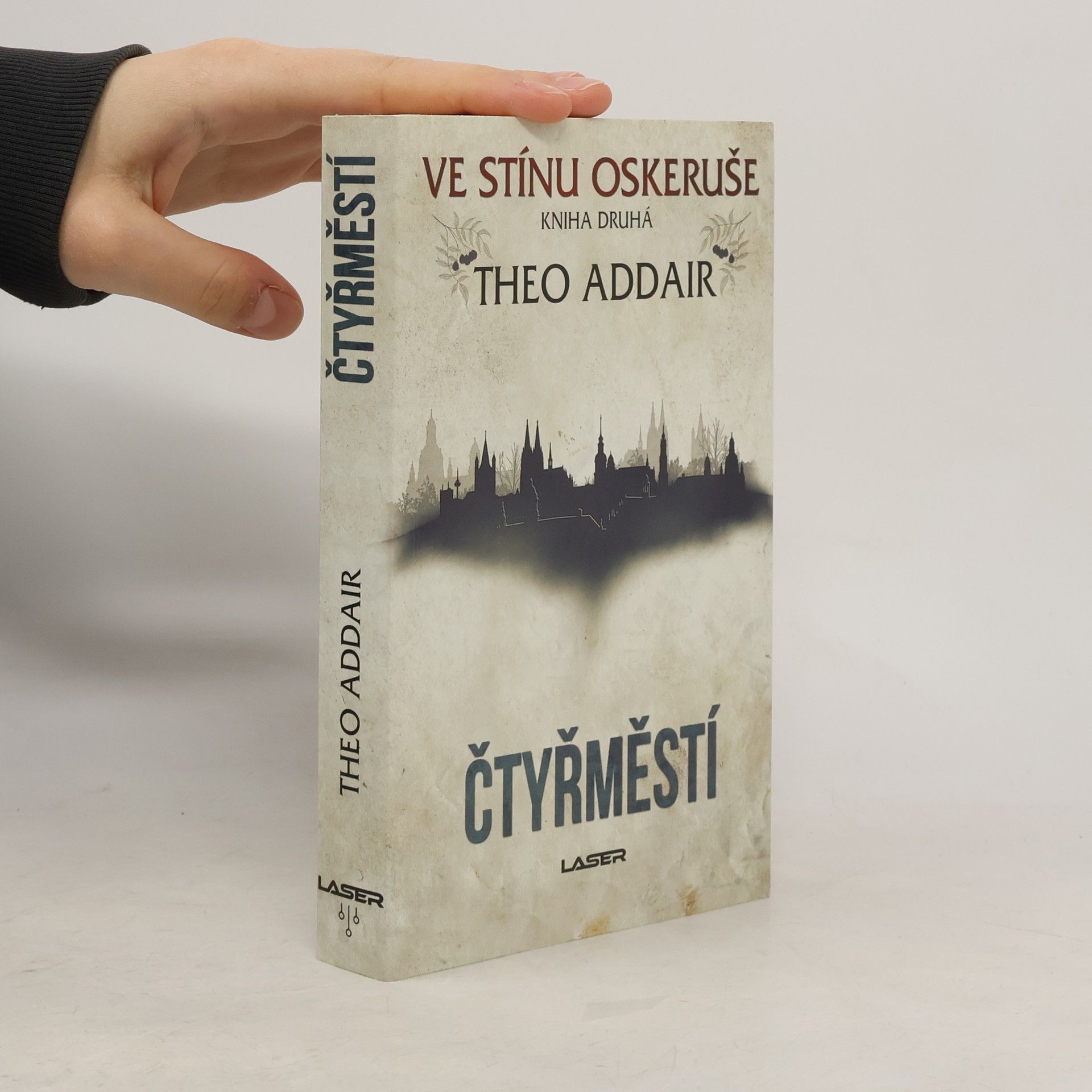 Theo Addair Ve stínu oskeruše (2). Čtyřměstí