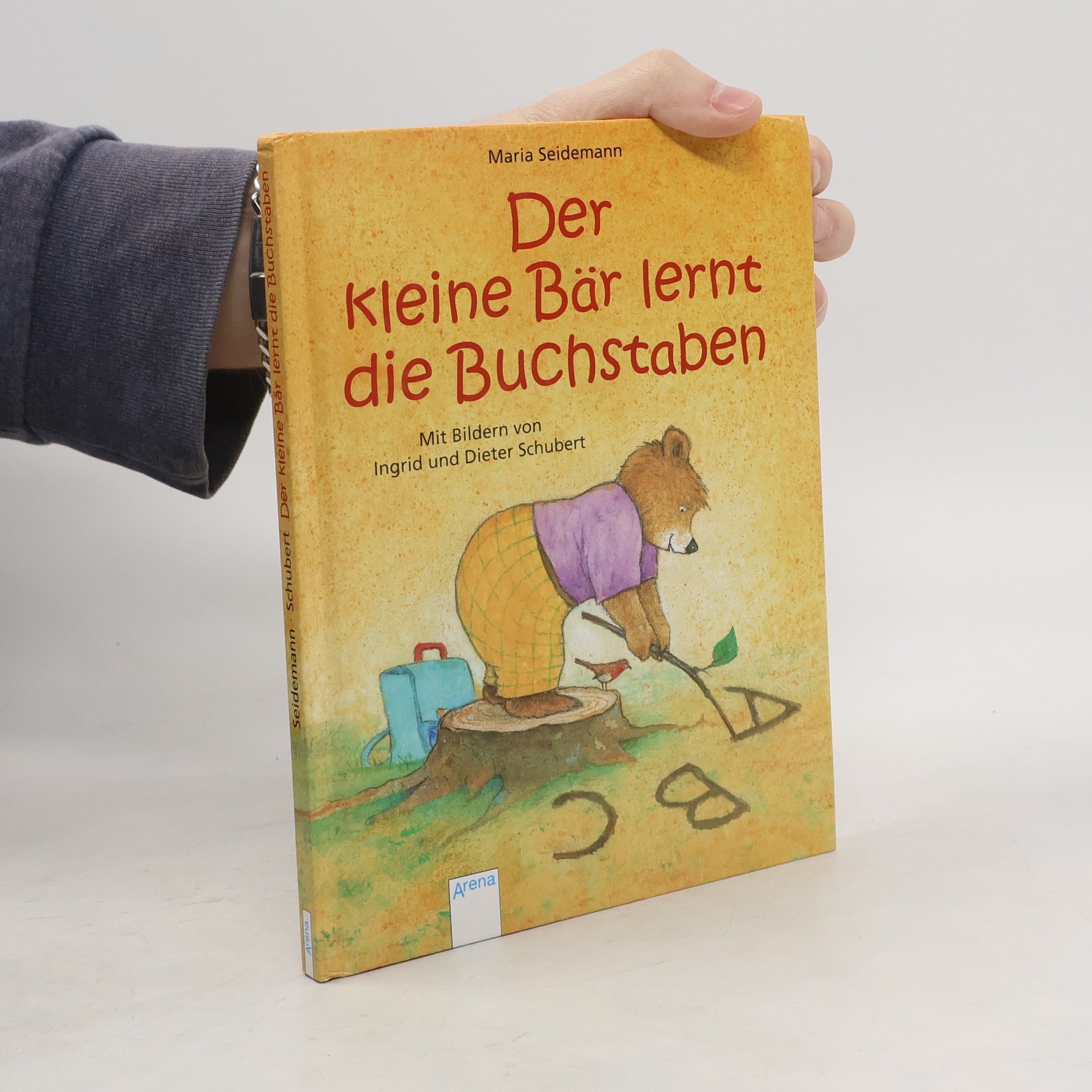 Der kleine Bär lernt die Buchstaben