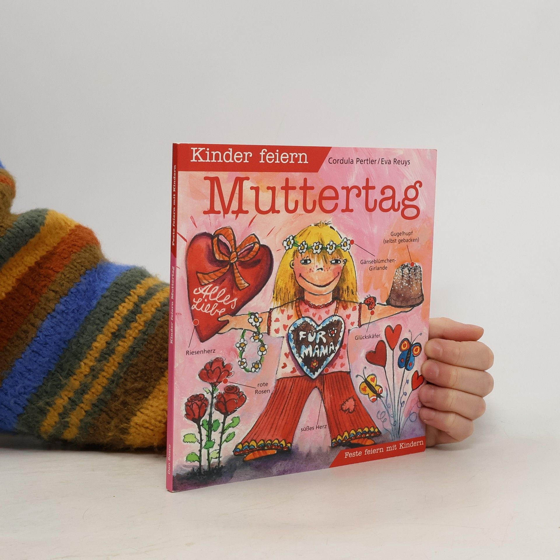 Kinder feiern Muttertag