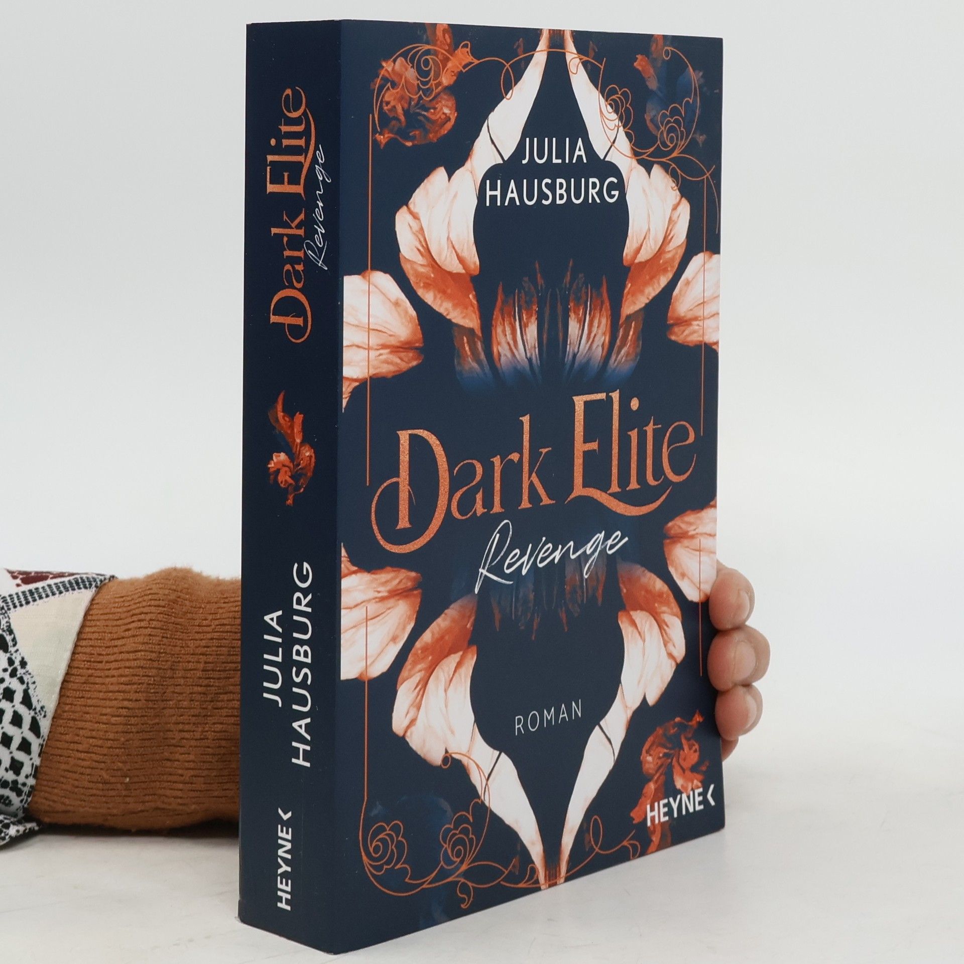 Julia Hausburg Dark Elite – Revenge