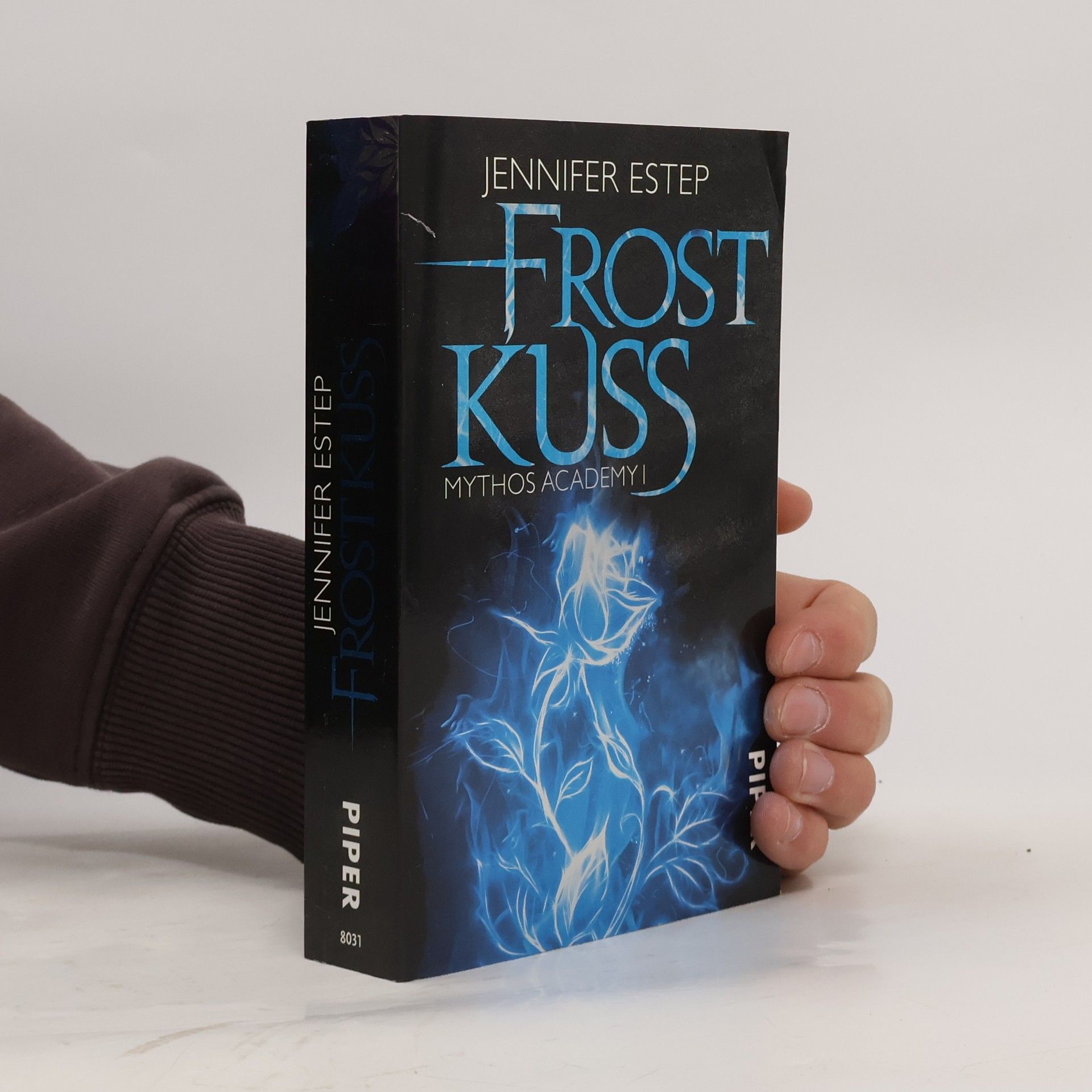Jennifer Estep Frost Kuss