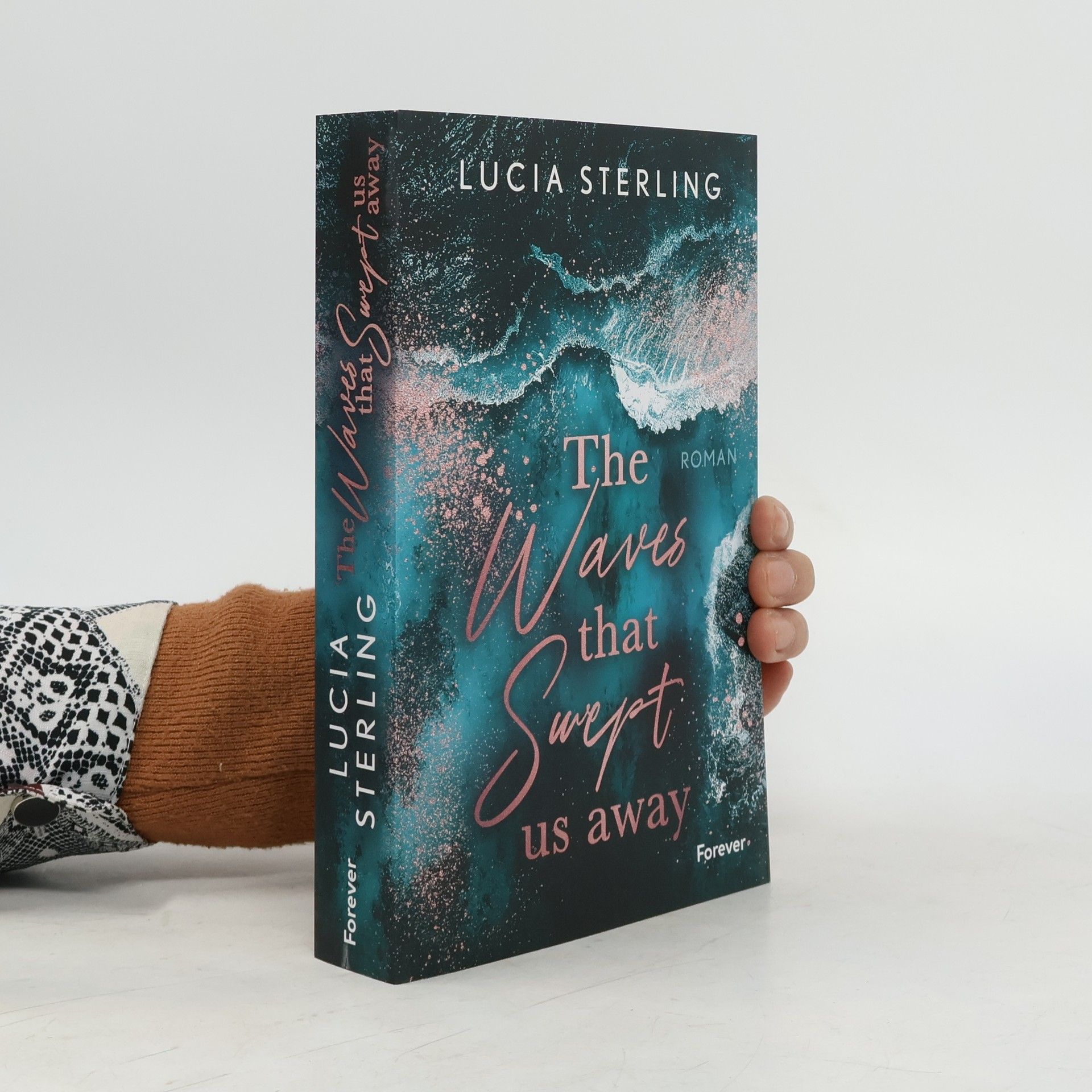 Lucia Sterling Lifeguard - 2: The Waves That Swept Us Away