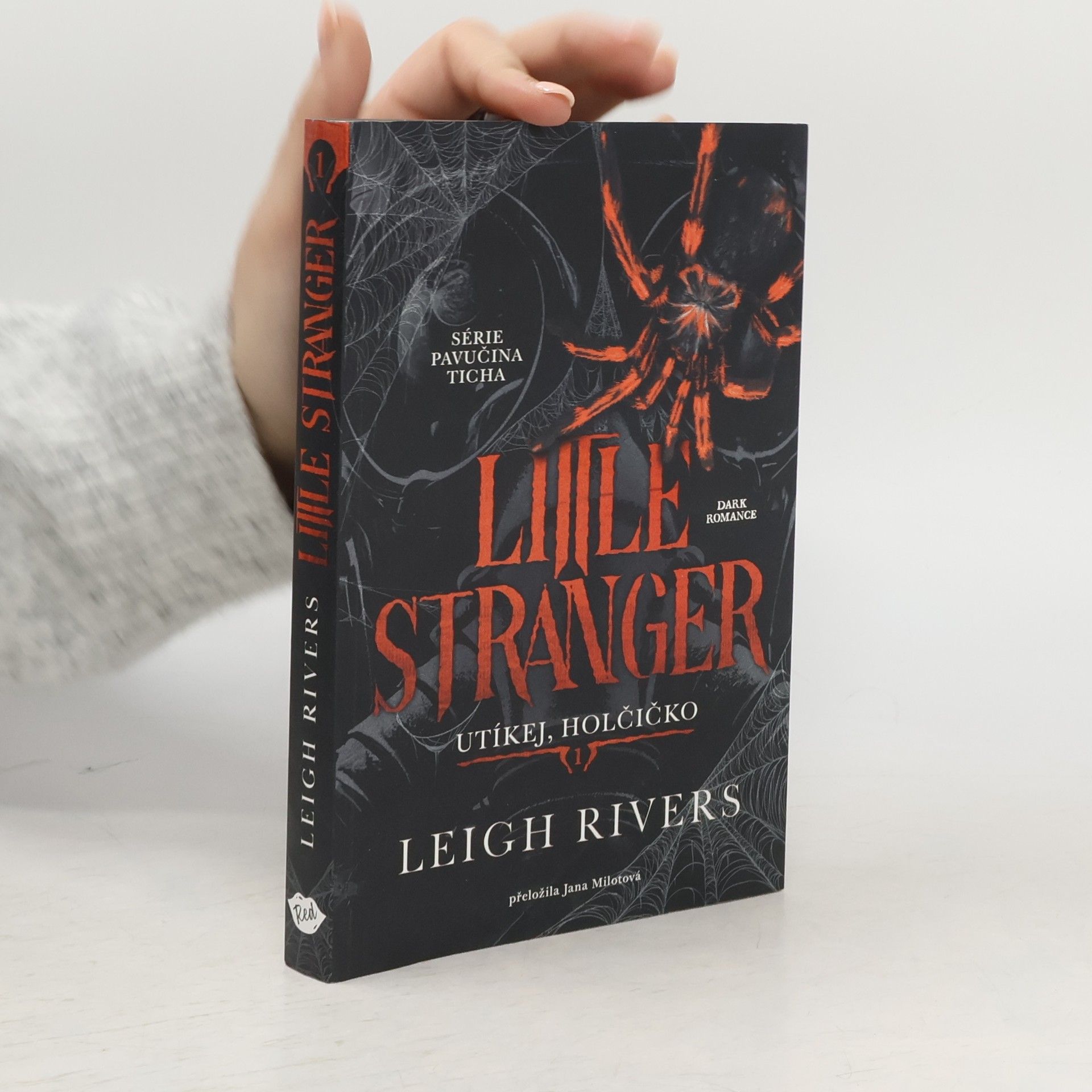Leigh Rivers Little Stranger Utíkej, holčičko