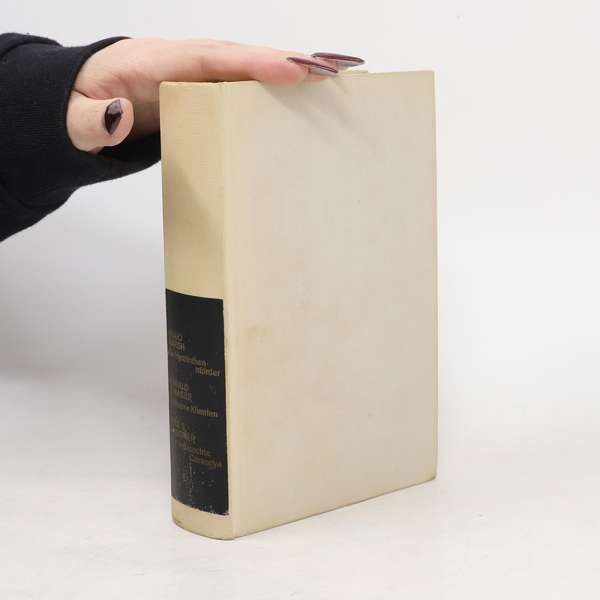 Der Hyazinthenmörder, Seltsame Klienten, Der vertauschte Casanova