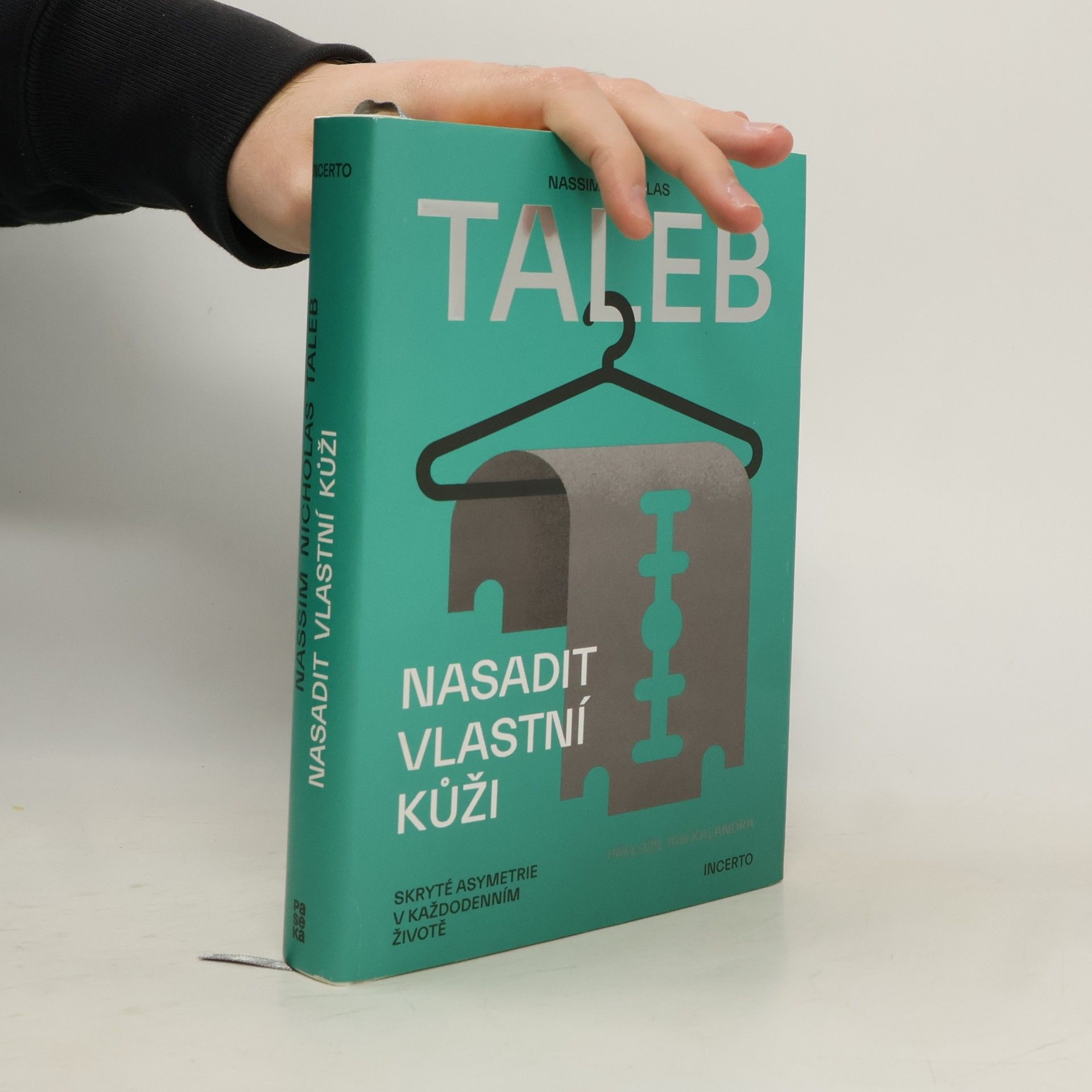 Nasadit vlastní kůži: Skryté asymetrie v každodenním životě