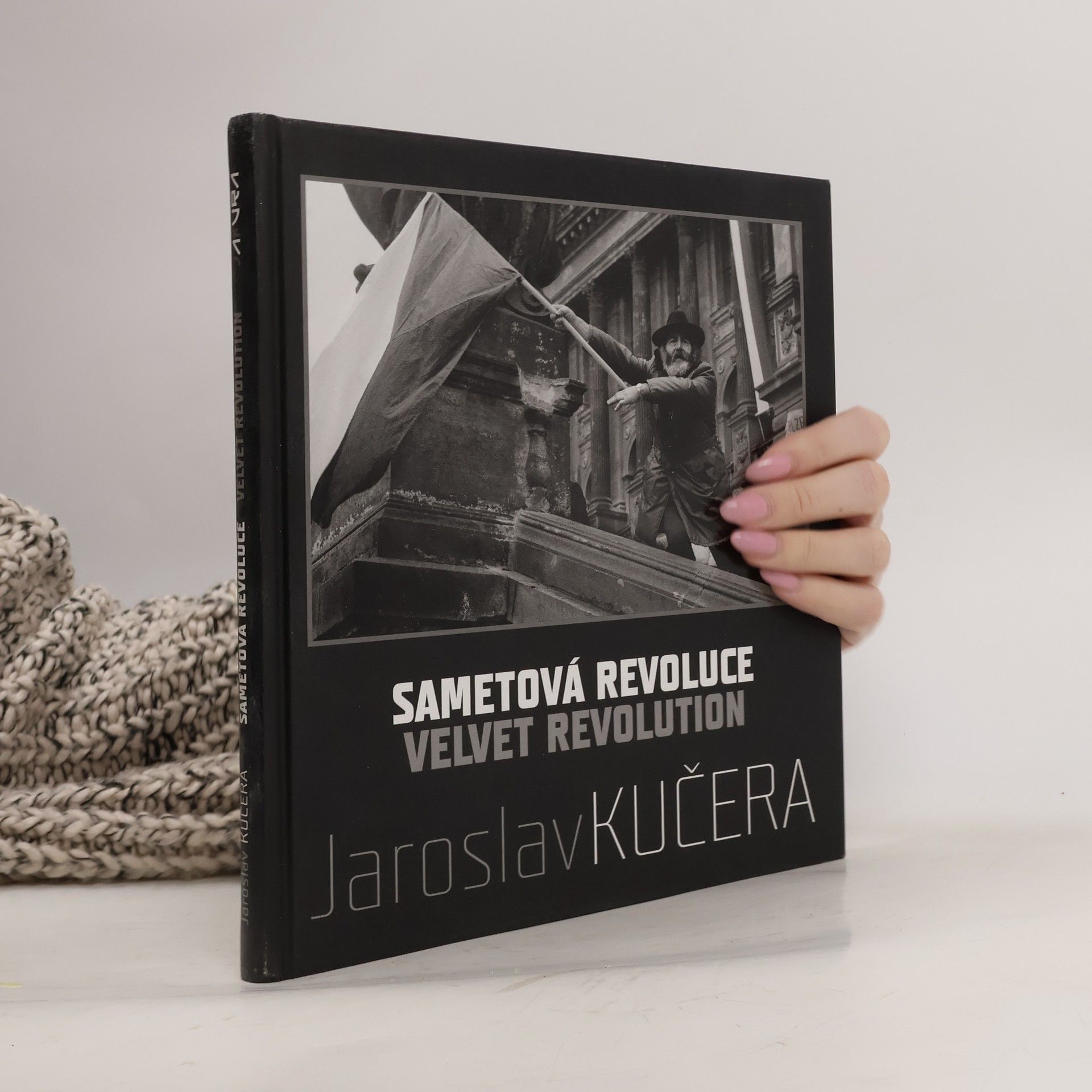 Sametová revoluce = Velvet revolution