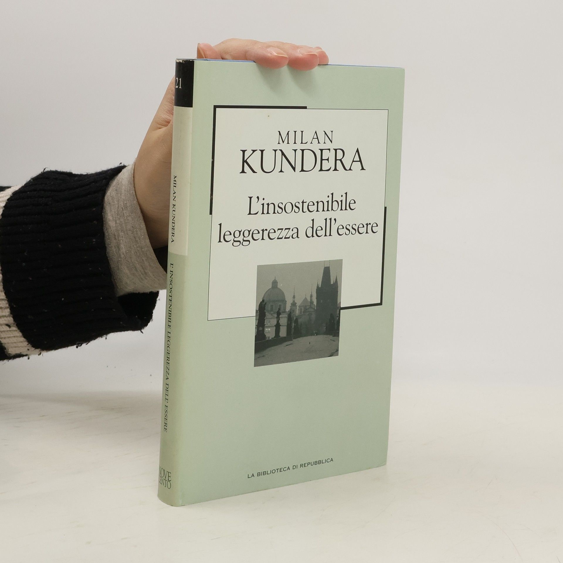 Milan Kundera L'insostenibile leggerezza dell'essere