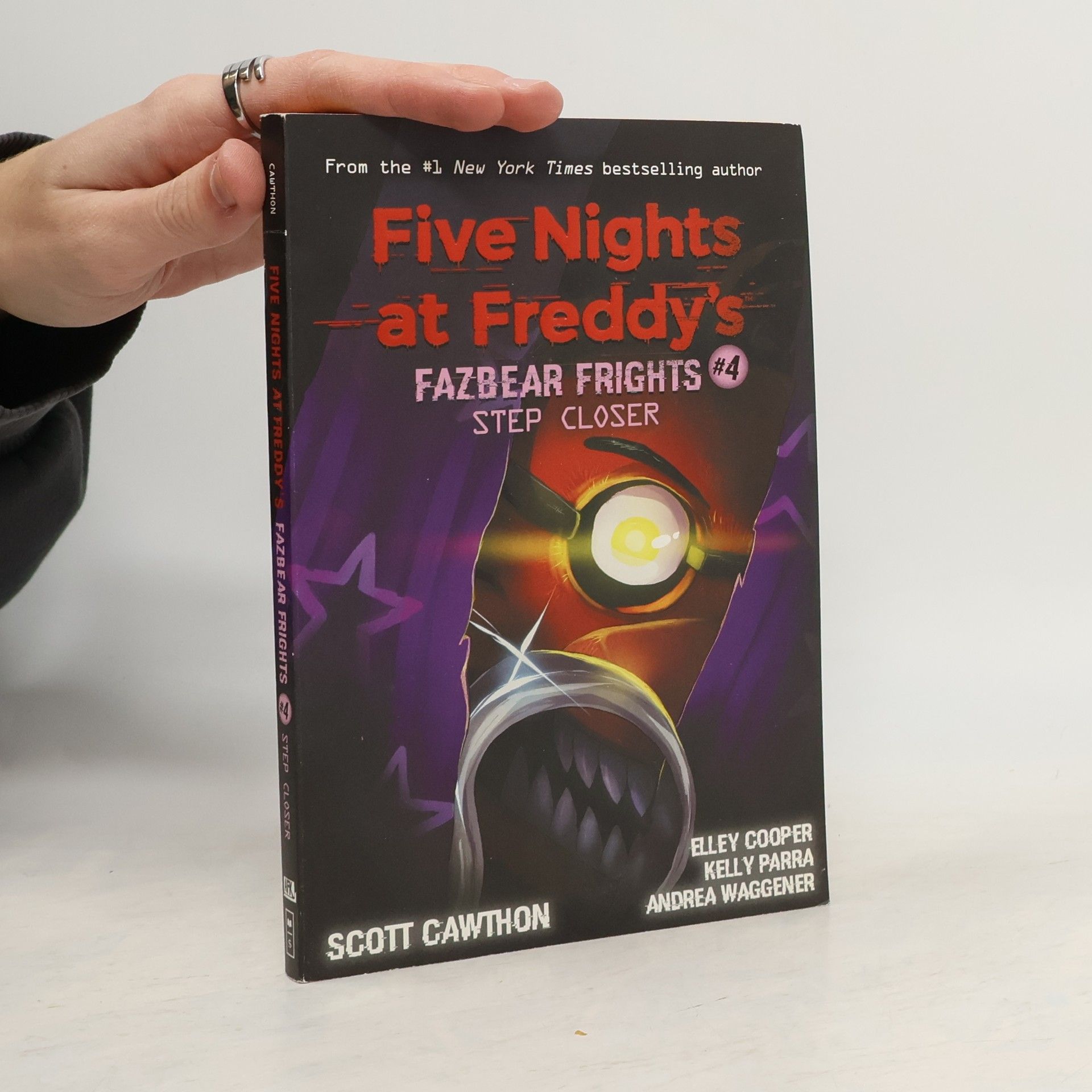 Five nights at Freddy's. Fazbear frights #4, Step closer