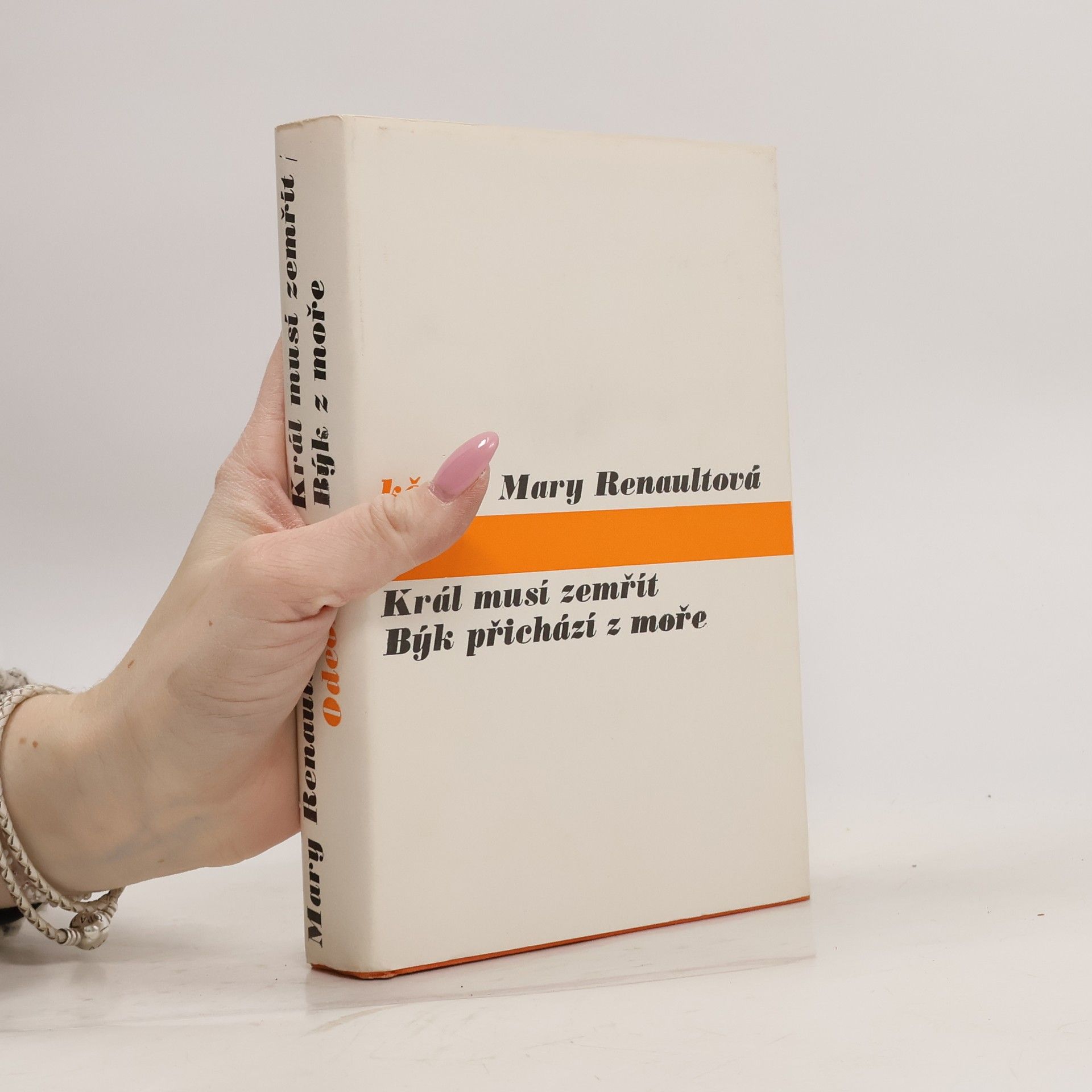 Mary Renaultová Král musí zemřít. Býk přichází z moře