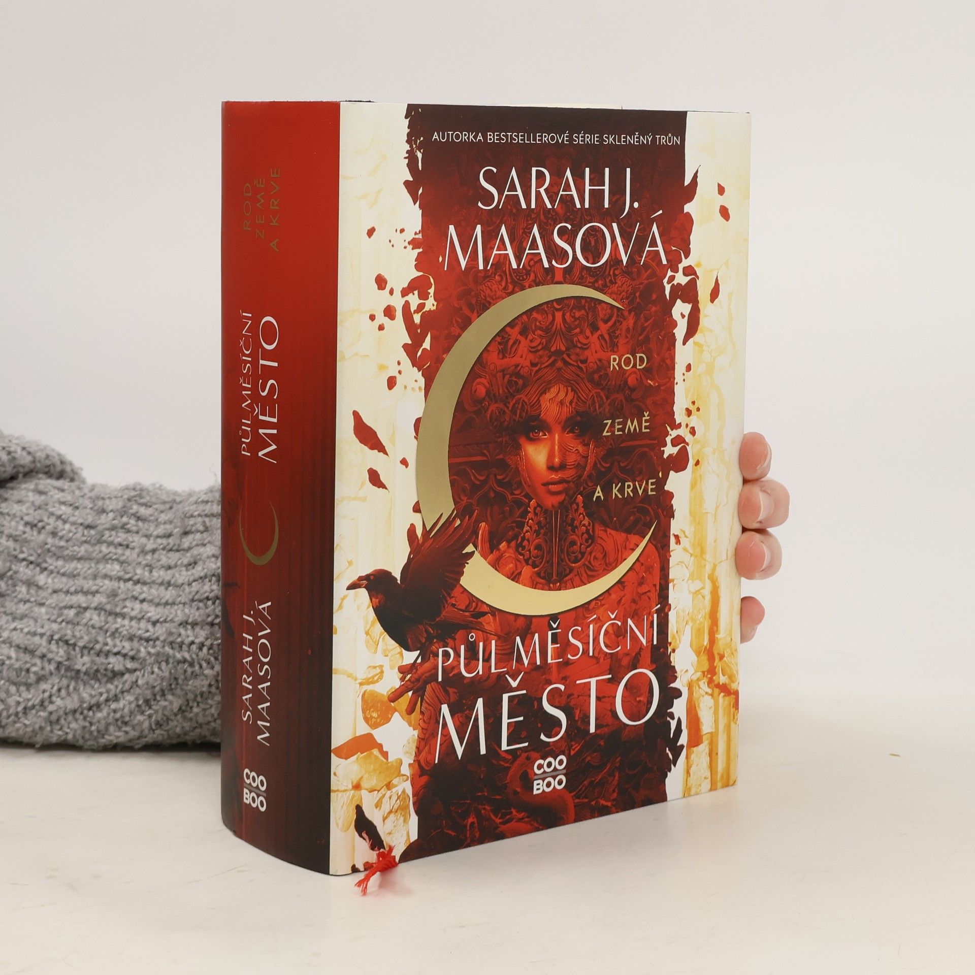 Půlměsíční město. Rod země a krve