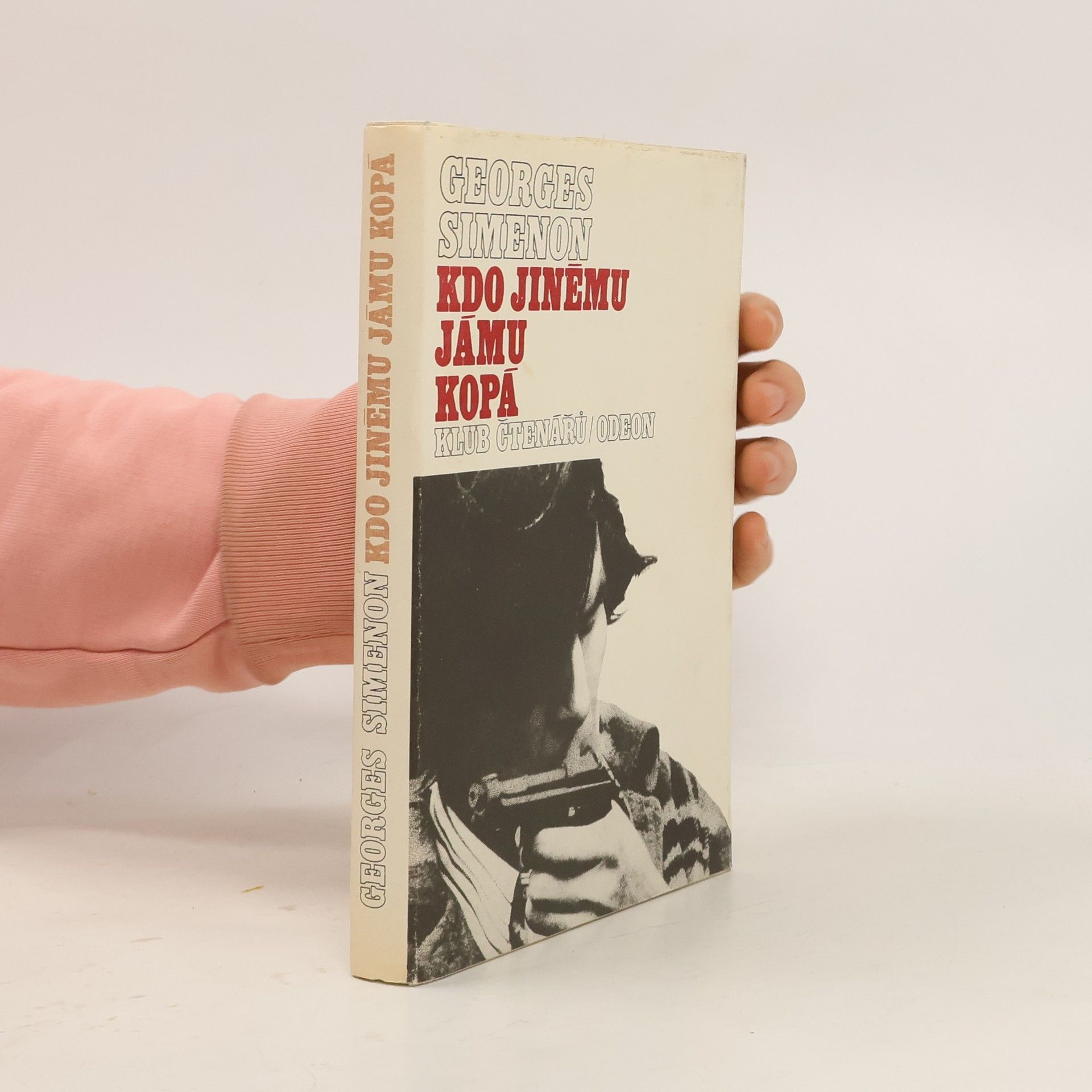 Georges Simenon Kdo jinému jámu kopá