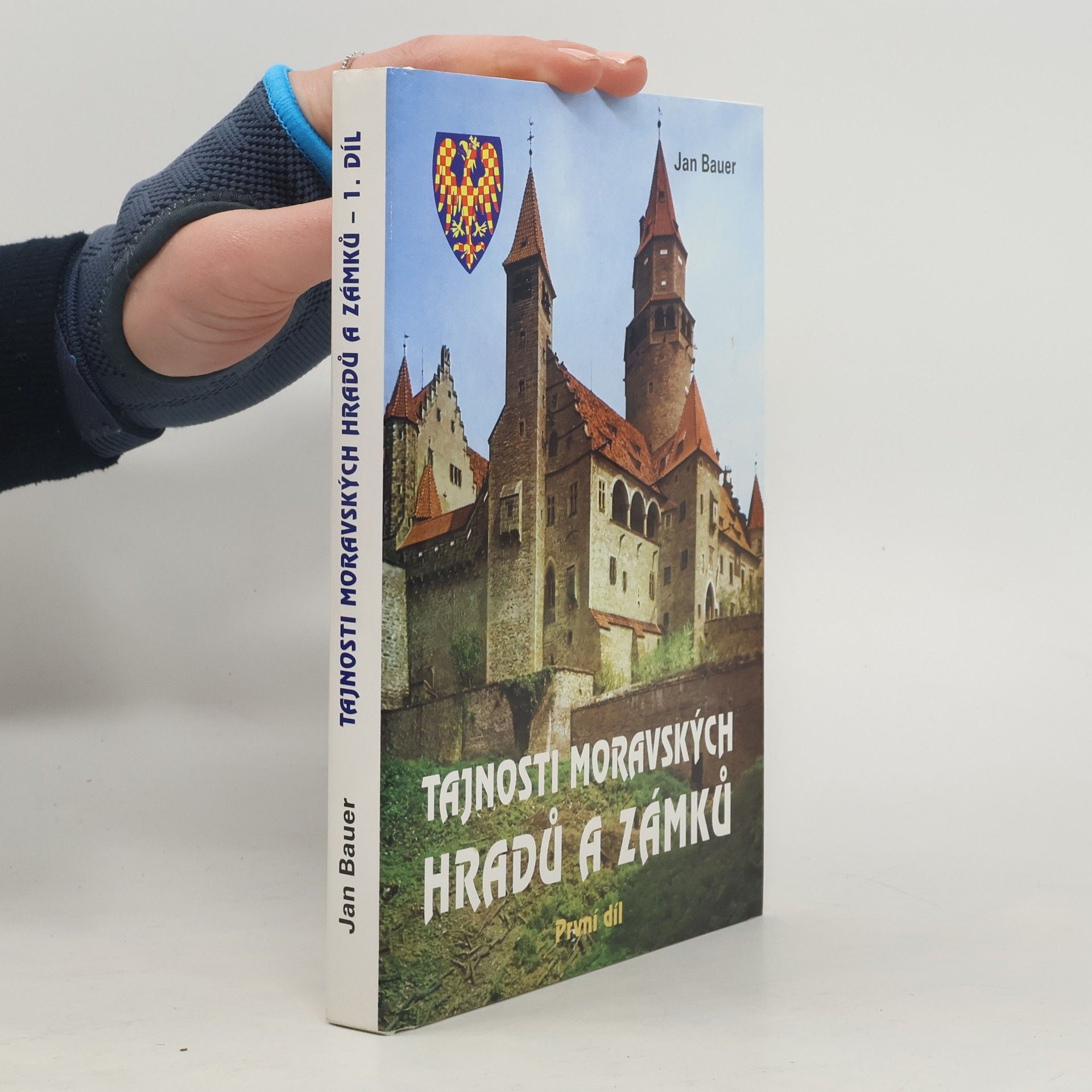 Jan Bauer Tajnosti moravských hradů a zámků – První díl