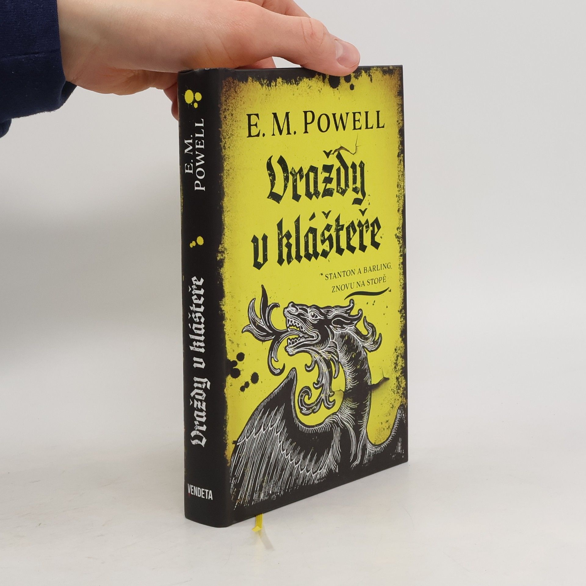 E. M. Powell Vraždy v klášteře