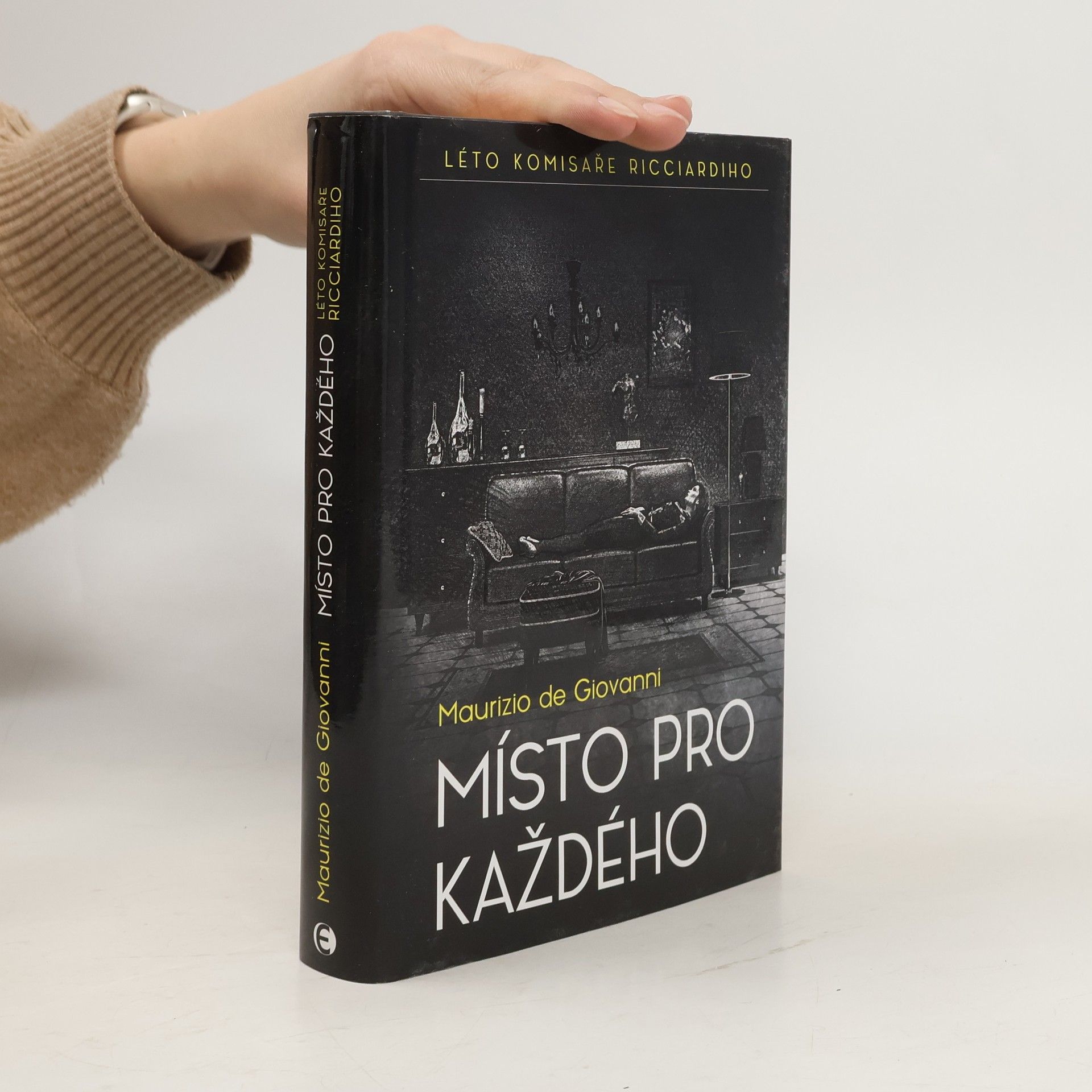Místo pro každého. Léto komisaře Ricciardiho