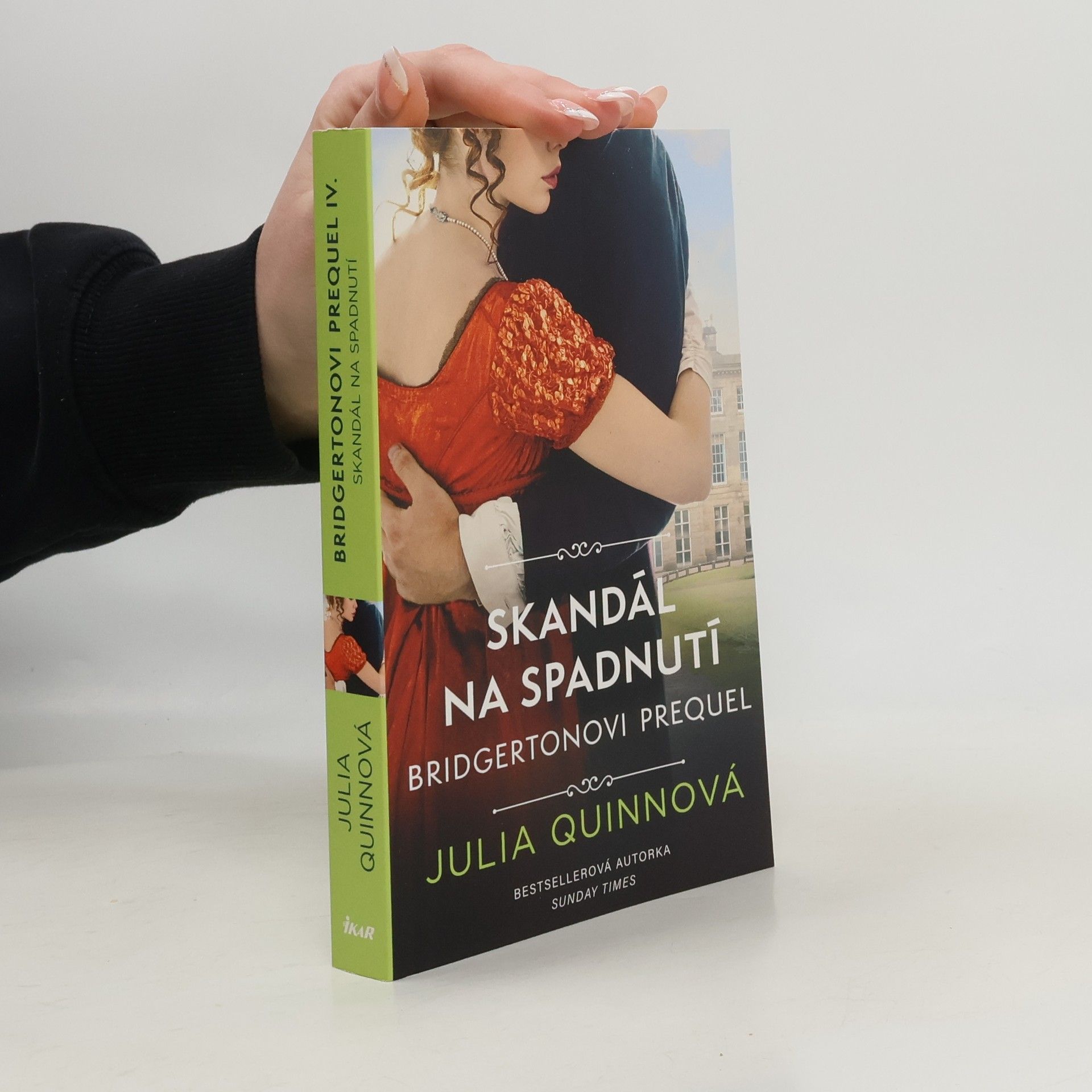 Julie Quinnová Skandál na spadnutí