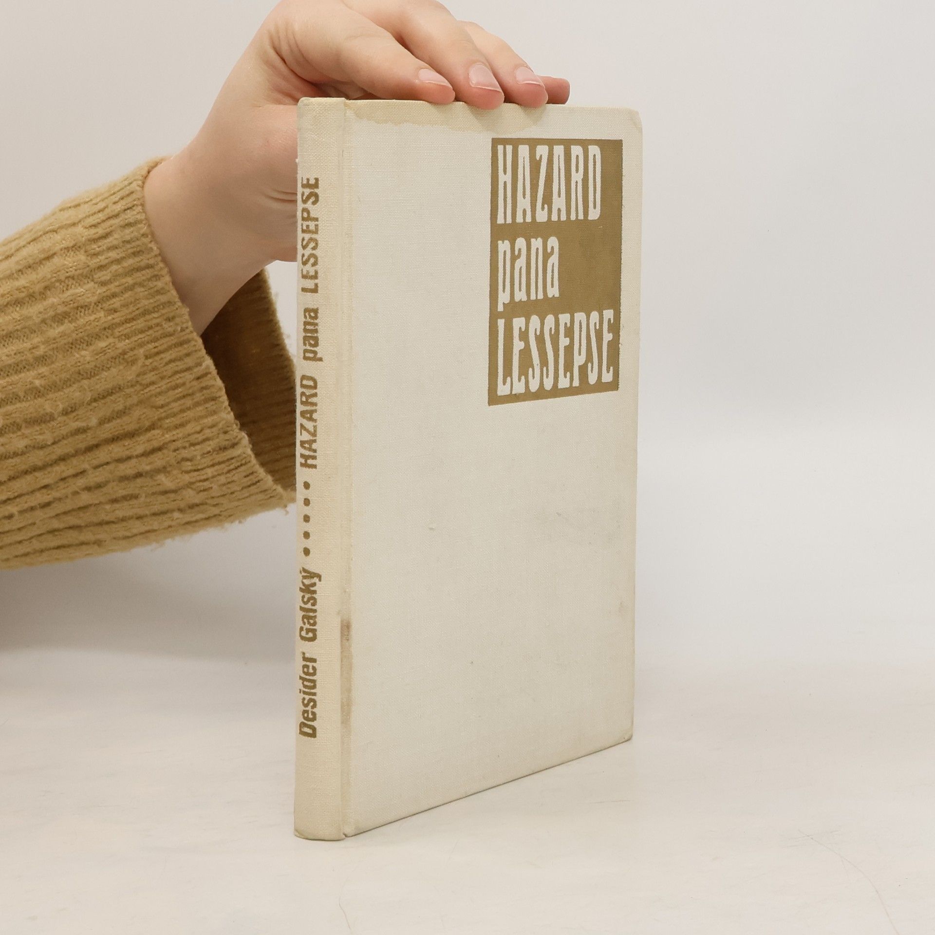 Hazard pana Lessepse