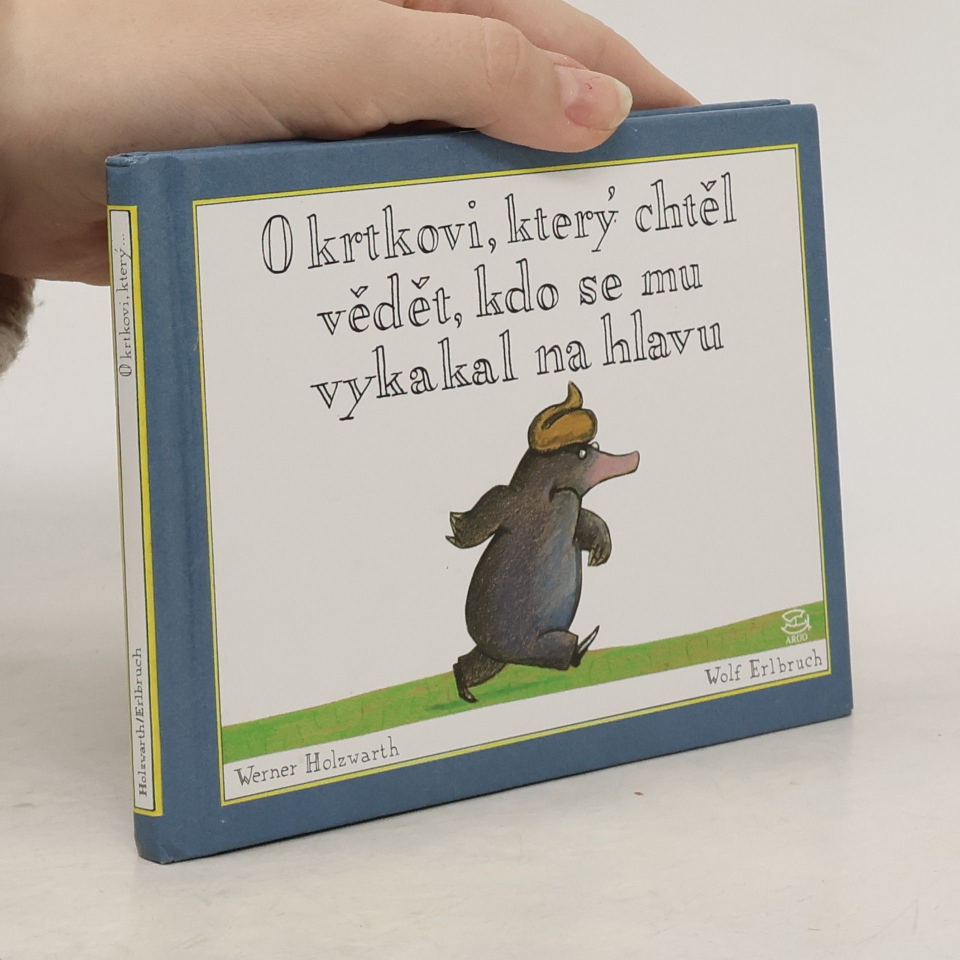 O krtkovi, který chtěl vědět, kdo se mu vykakal na hlavu