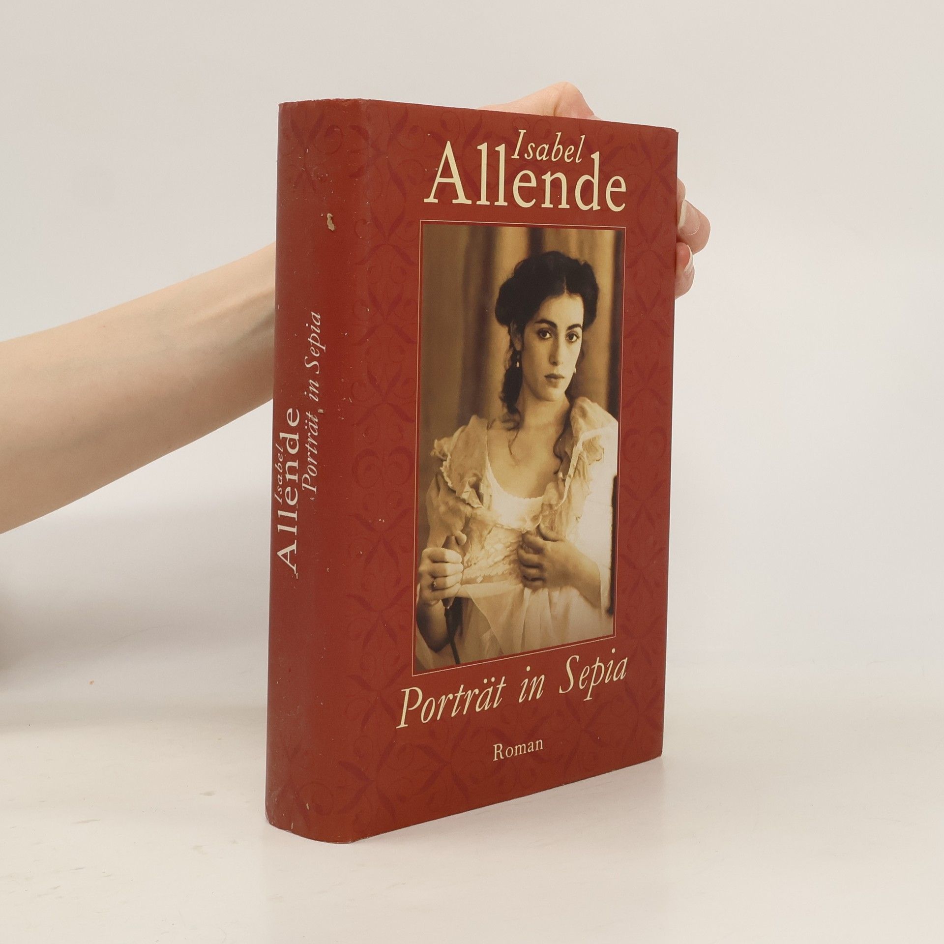 Isabel Allende Porträt in Sepia