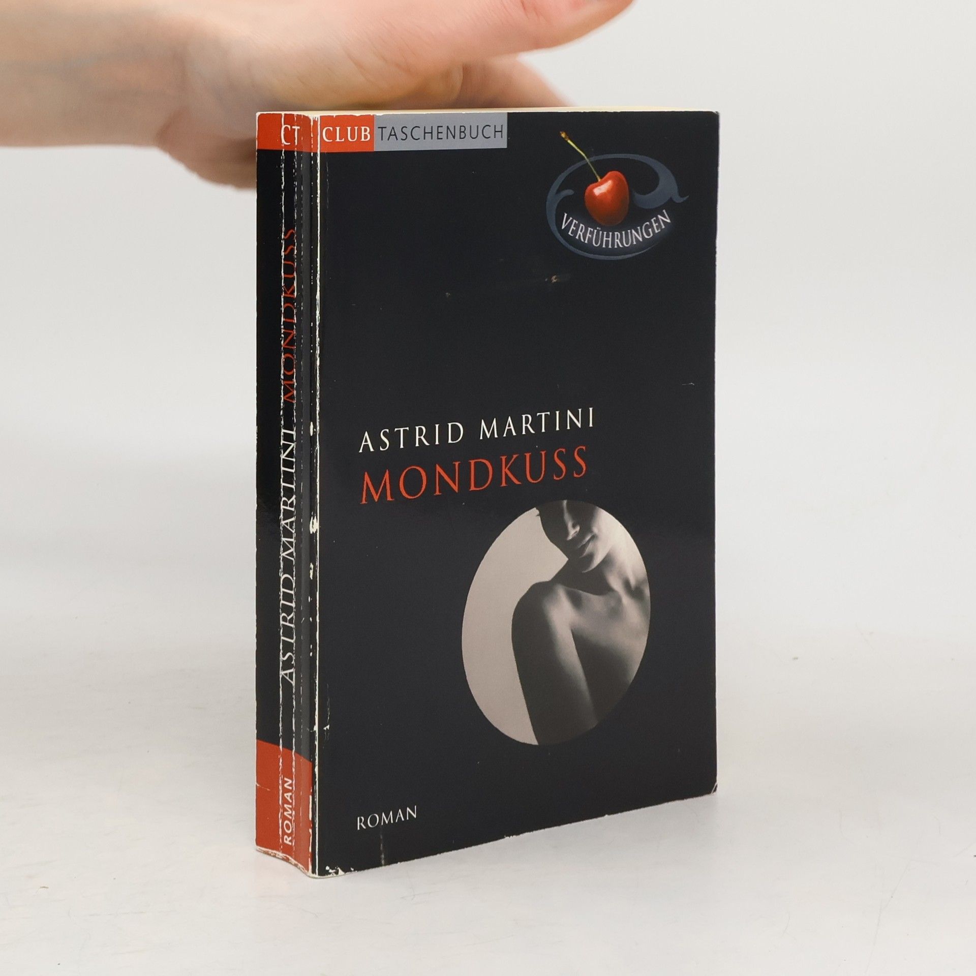 Astrid Martini Mondkuss