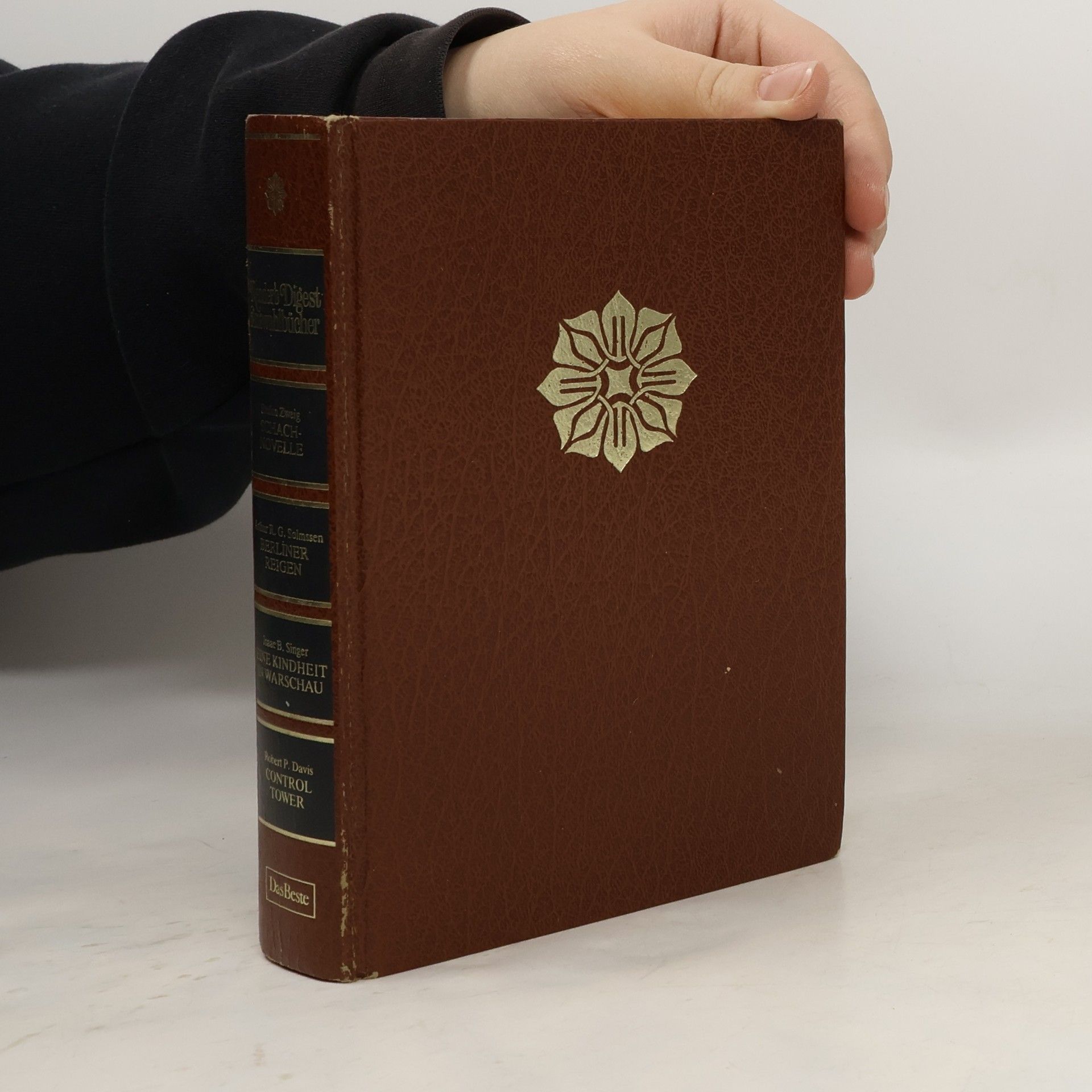 Reader's Digest Auswahlbücher. Schachnovelle. Berliner reigen. Eine kindheit in Warschau. Control Tower.