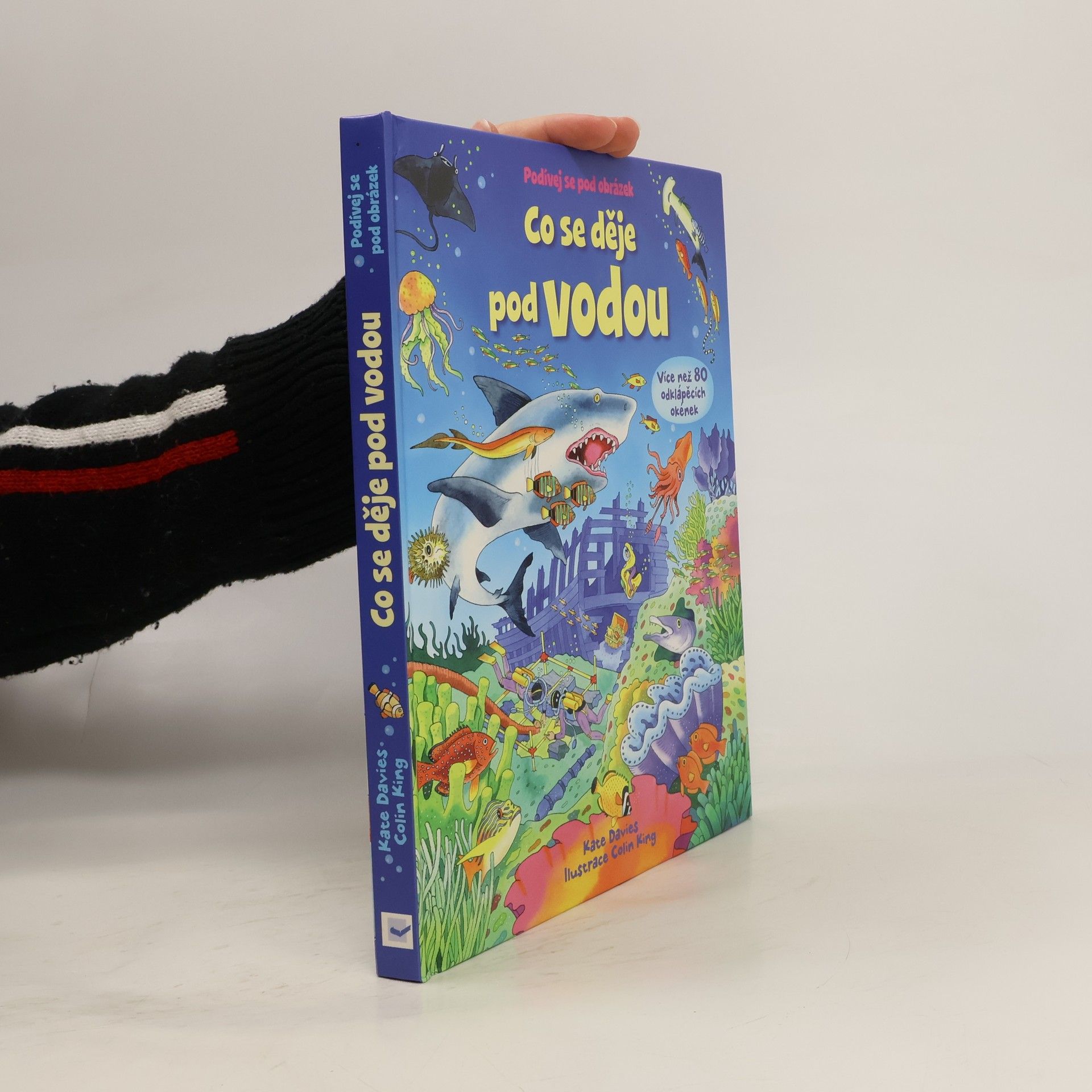 Co se děje pod vodou : podívej se pod obrázek : více než 80 odklápěcích okének