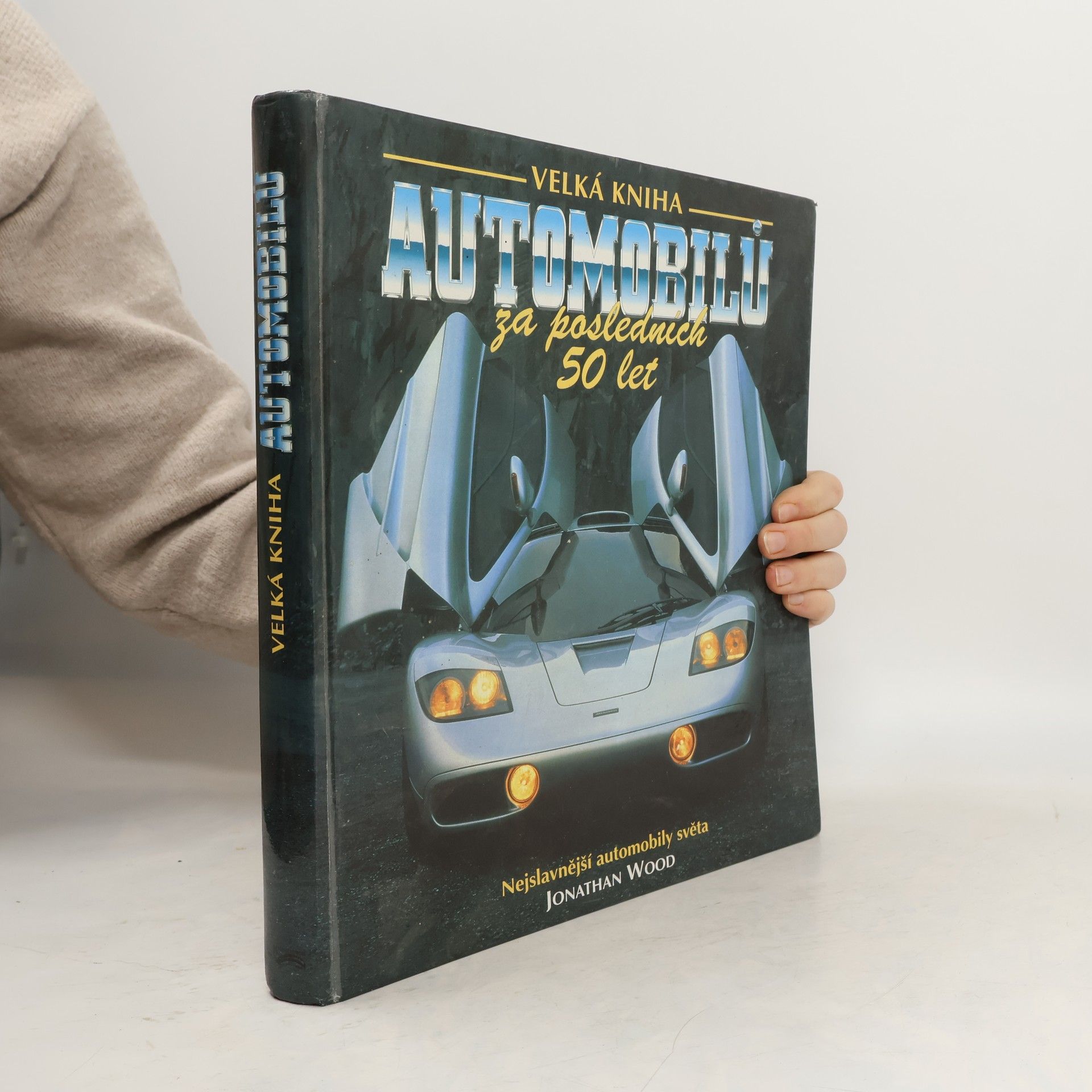 Velká kniha automobilů za posledních 50 let. Nejslavnější automobily světa.