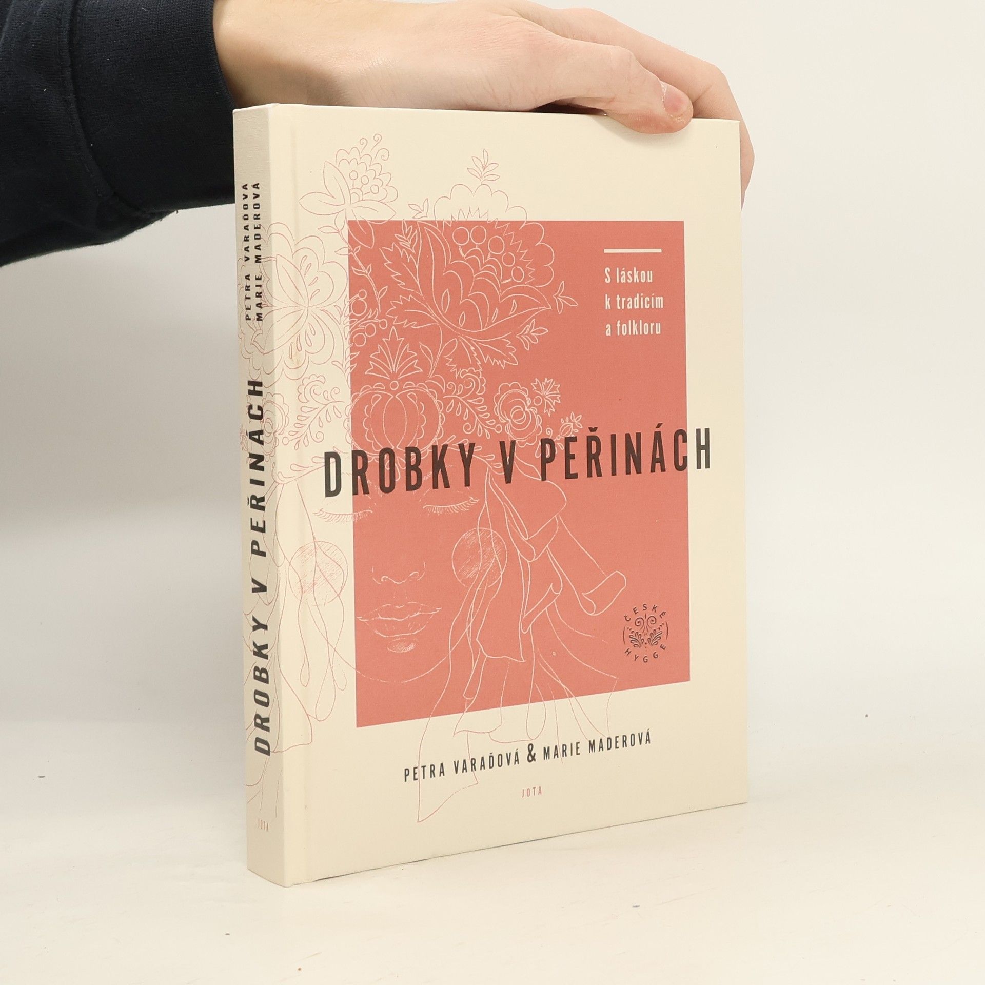 Drobky v peřinách. S láskou k tradicím a folkloru