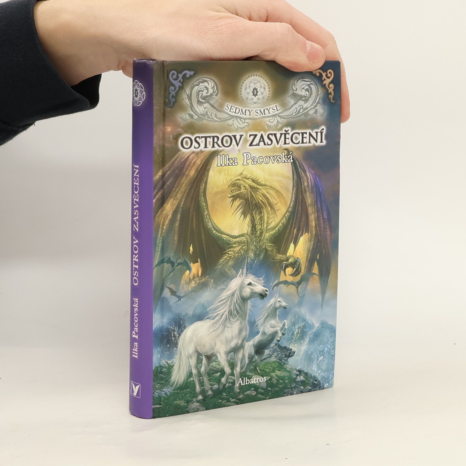 Ilka Pacovská Sedmý smysl 1., Ostrov zasvěcení