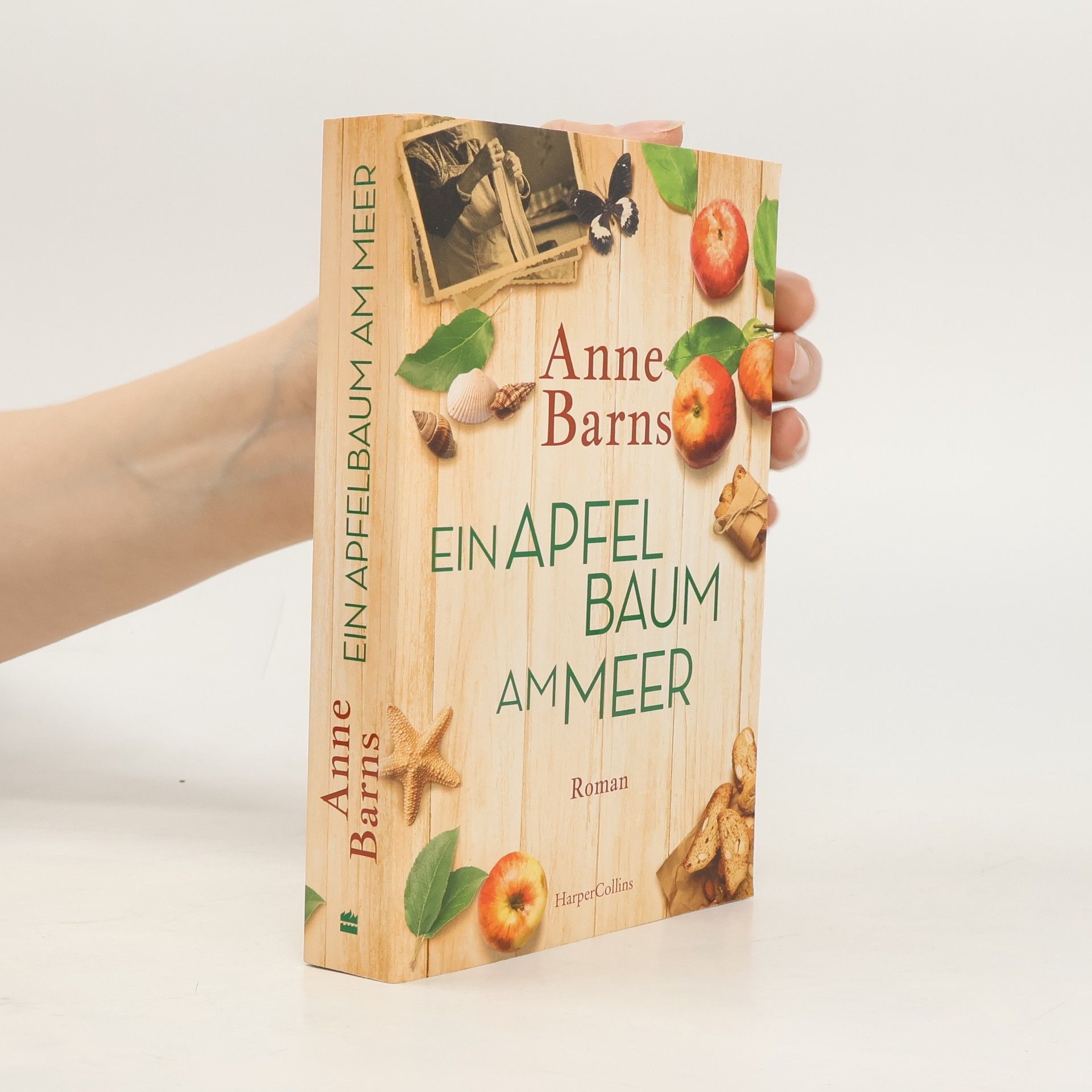 Anne Barns Ein Apfelbaum am Meer