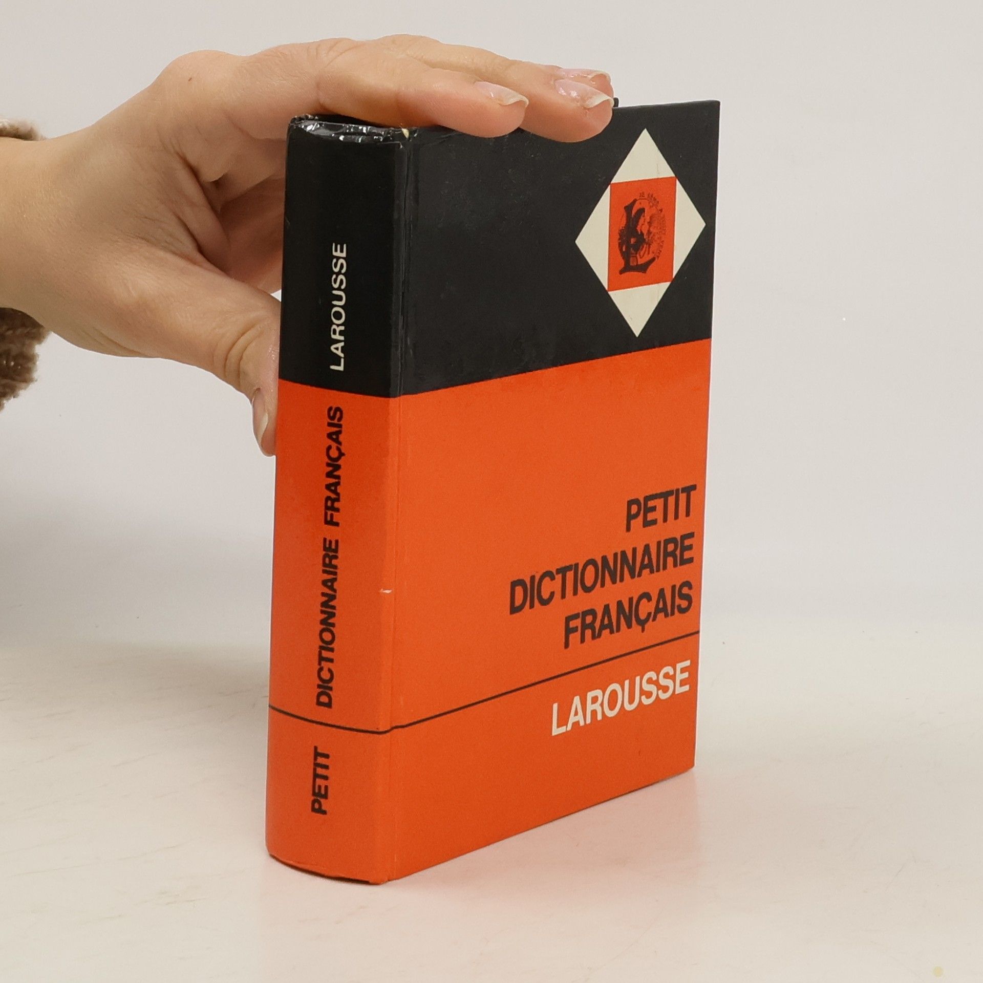 Collectif d'auteurs Petit dictionnaire français : un dictionnaire sans exemples est un squelette