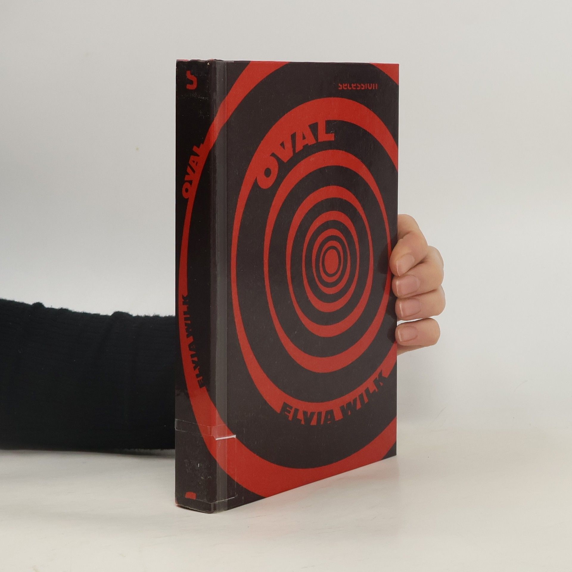 Elvia Wilk Oval. Roman