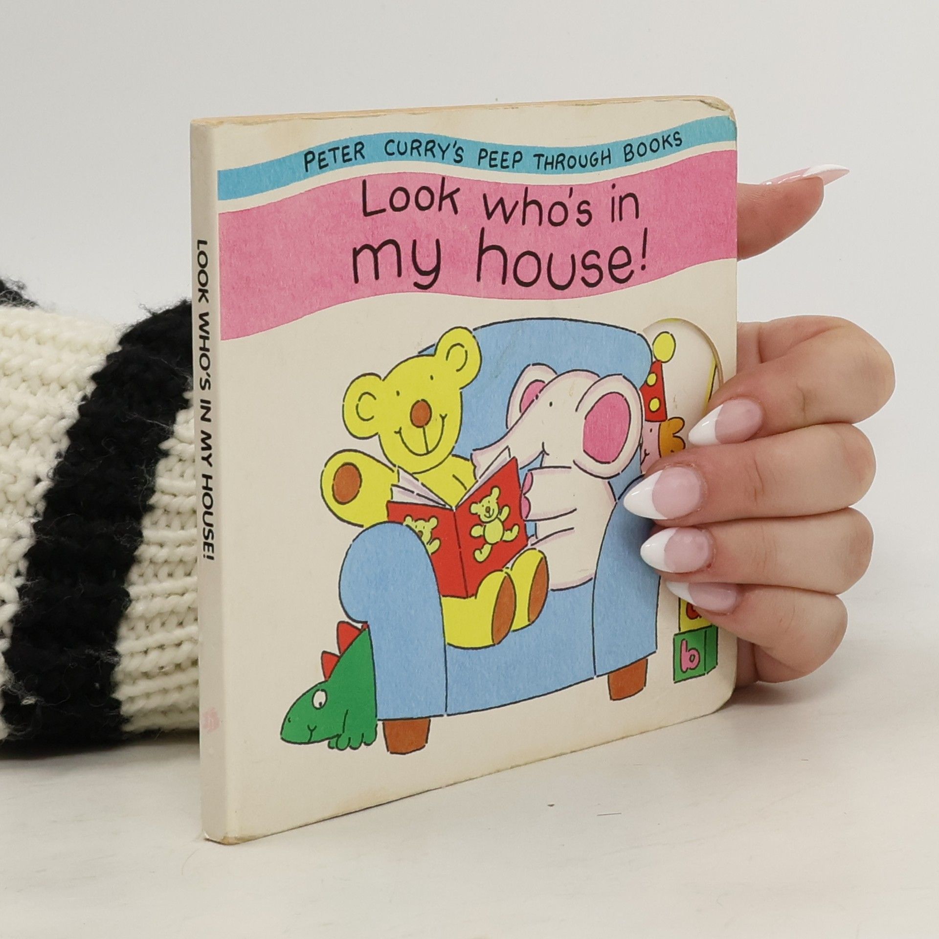 Peter Curry's Peep Through Books: Look Who's in My House!
