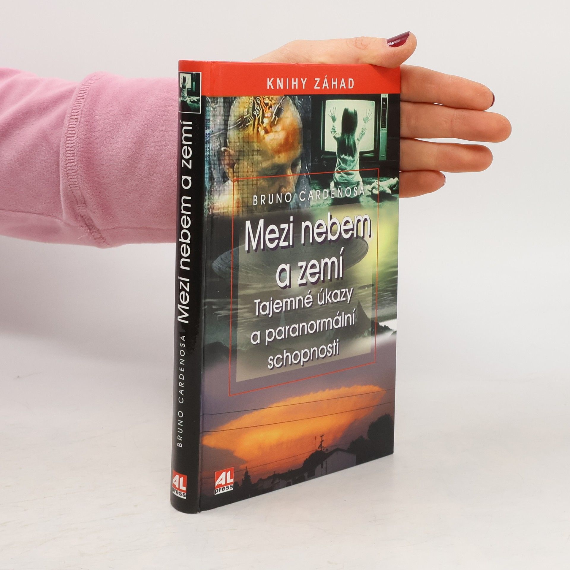 Mezi nebem a zemí : tajemné úkazy a paranormální schopnosti