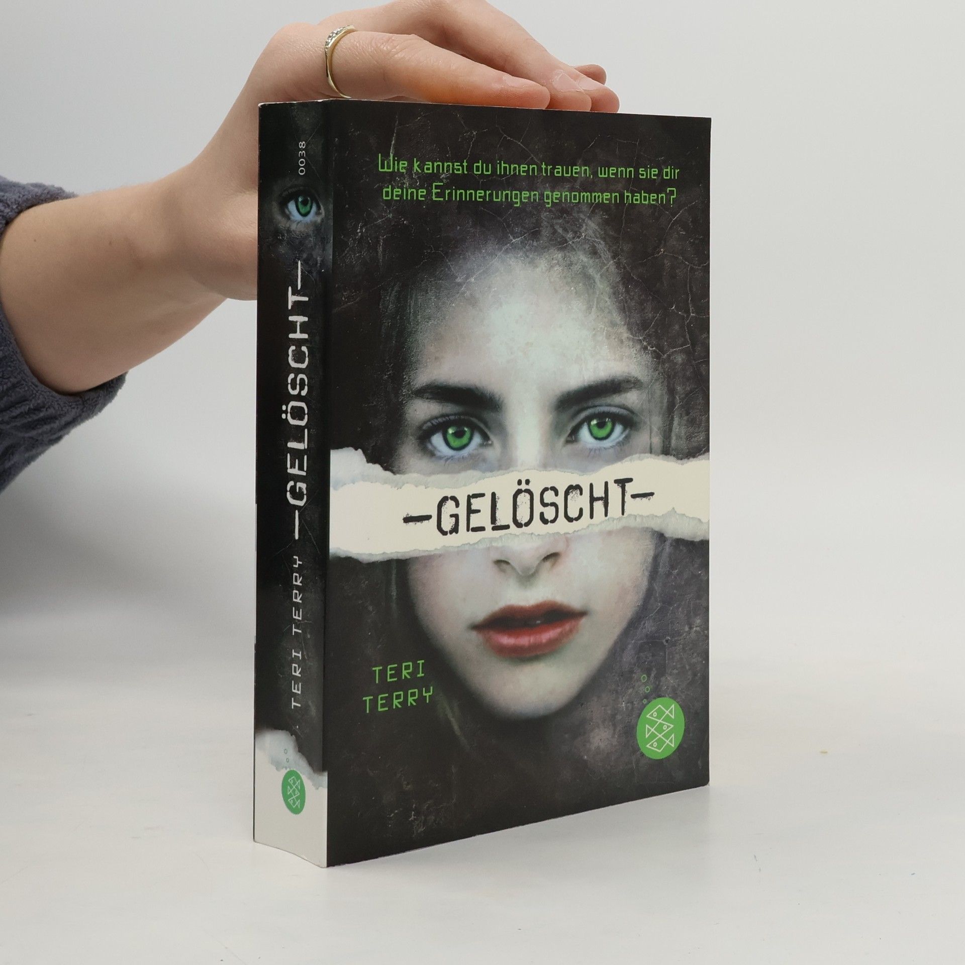 Teri Terry Gelöscht