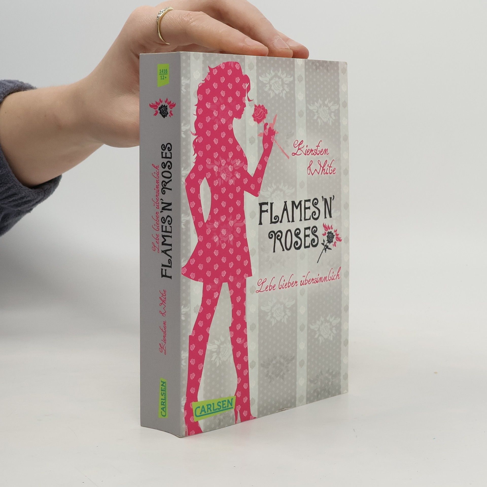 Flames 'n' roses : lebe lieber übersinnlich