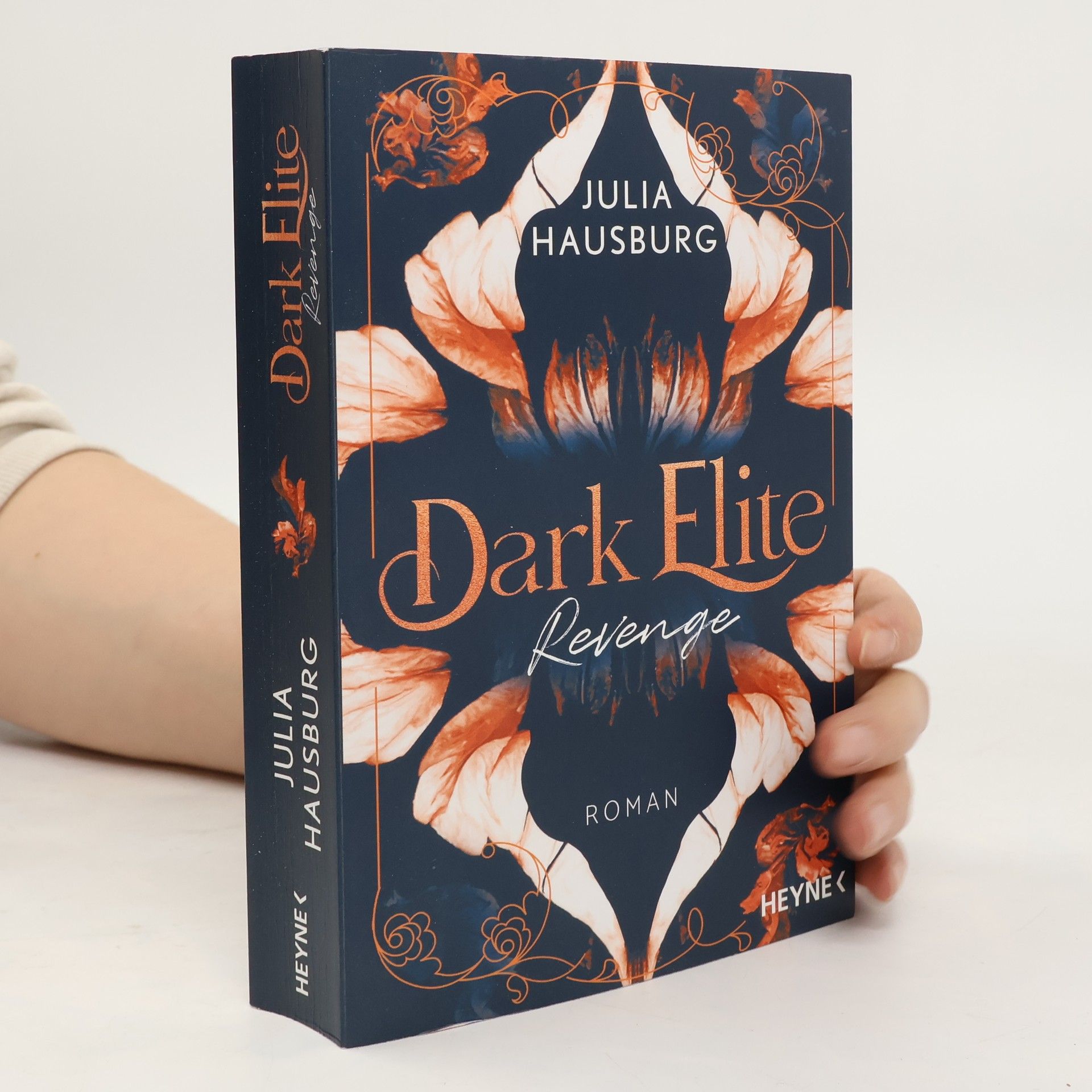 Julia Hausburg Dark Elite – Revenge