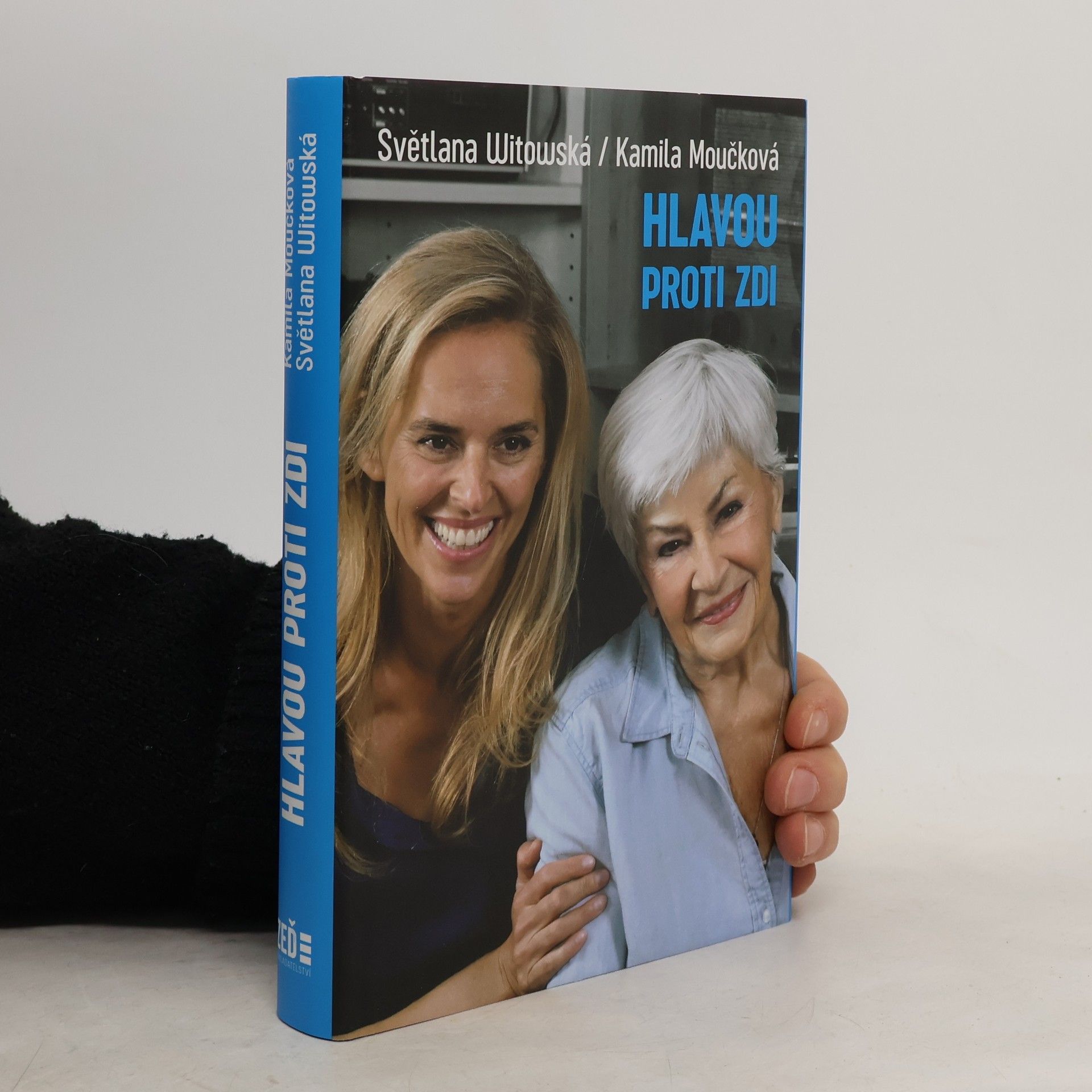 Kamila Moučková Hlavou proti zdi