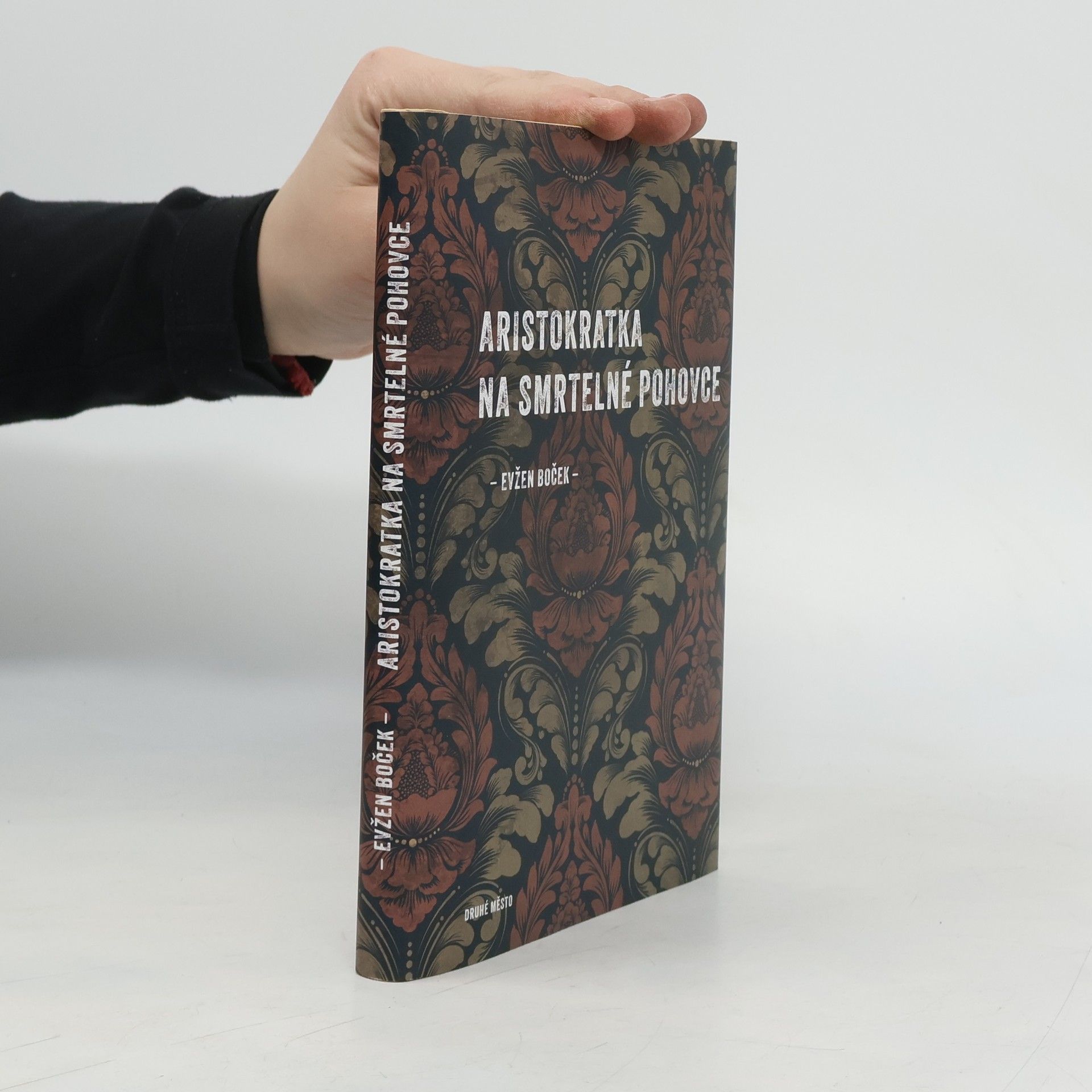 Aristokratka na smrtelné pohovce