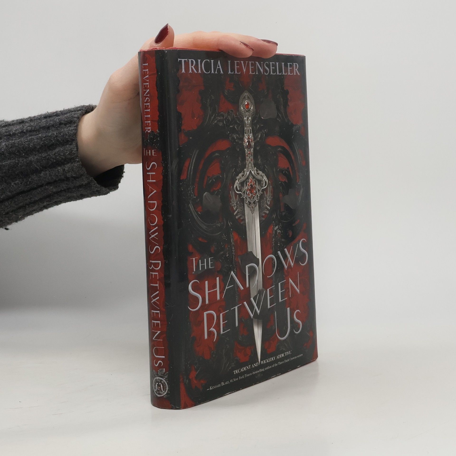 Tricia Levenseller The Shadows Between Us