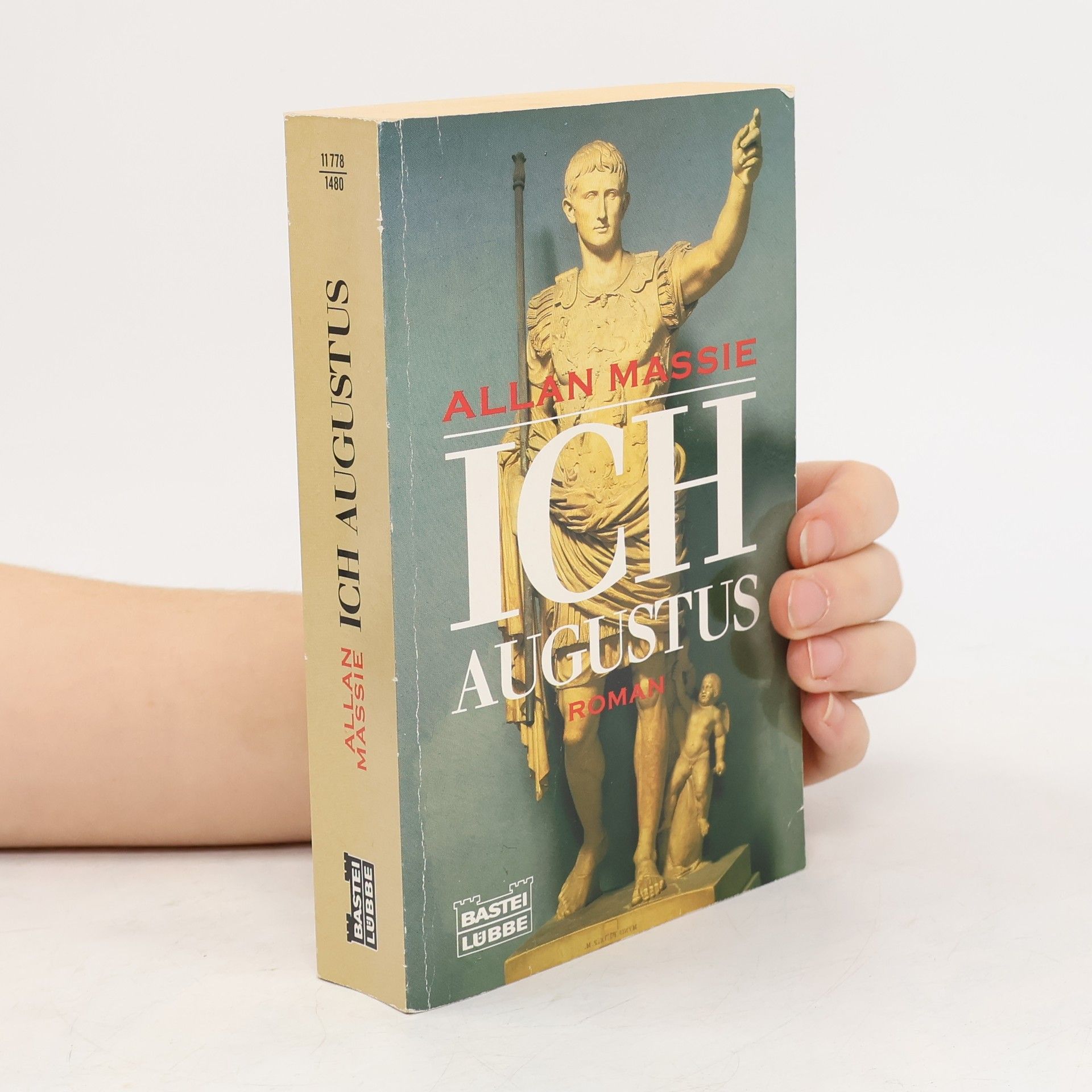 Allan Massie Ich, Augustus