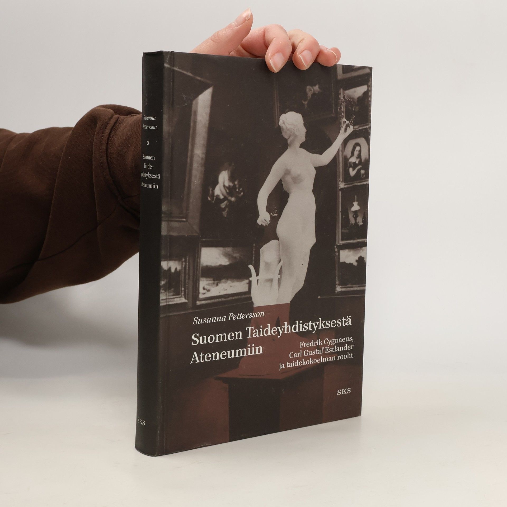 Susanna Pettersson Suomen taideyhdistyksestä Ateneumiin