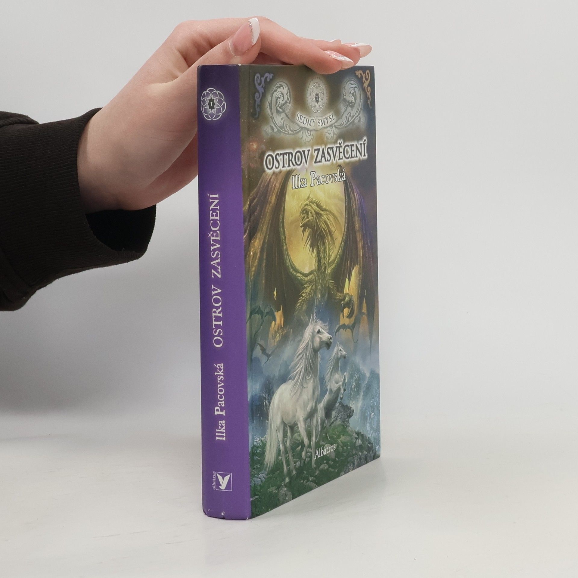 Ilka Pacovská Sedmý smysl 1., Ostrov zasvěcení