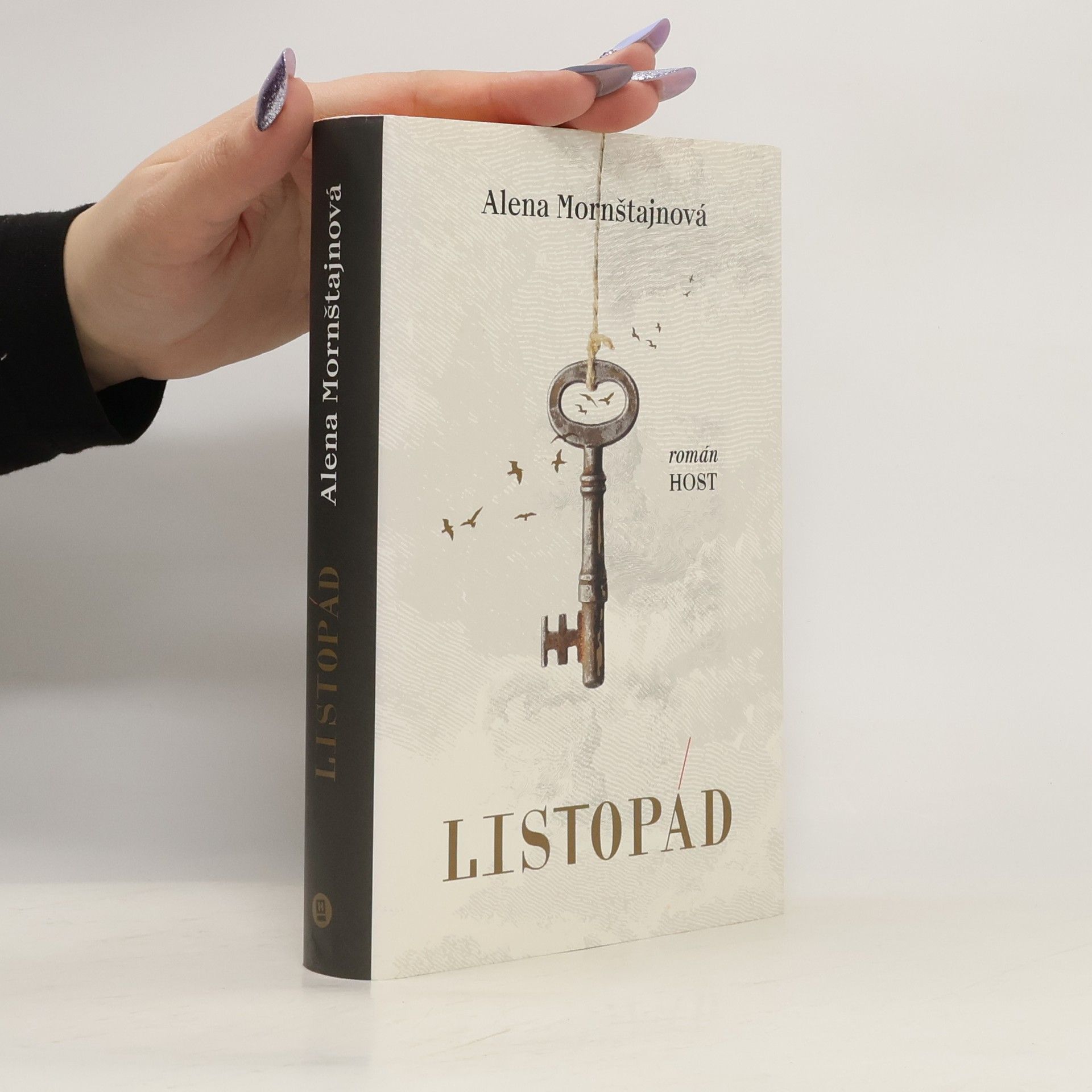 Alena Mornštajnová Listopád