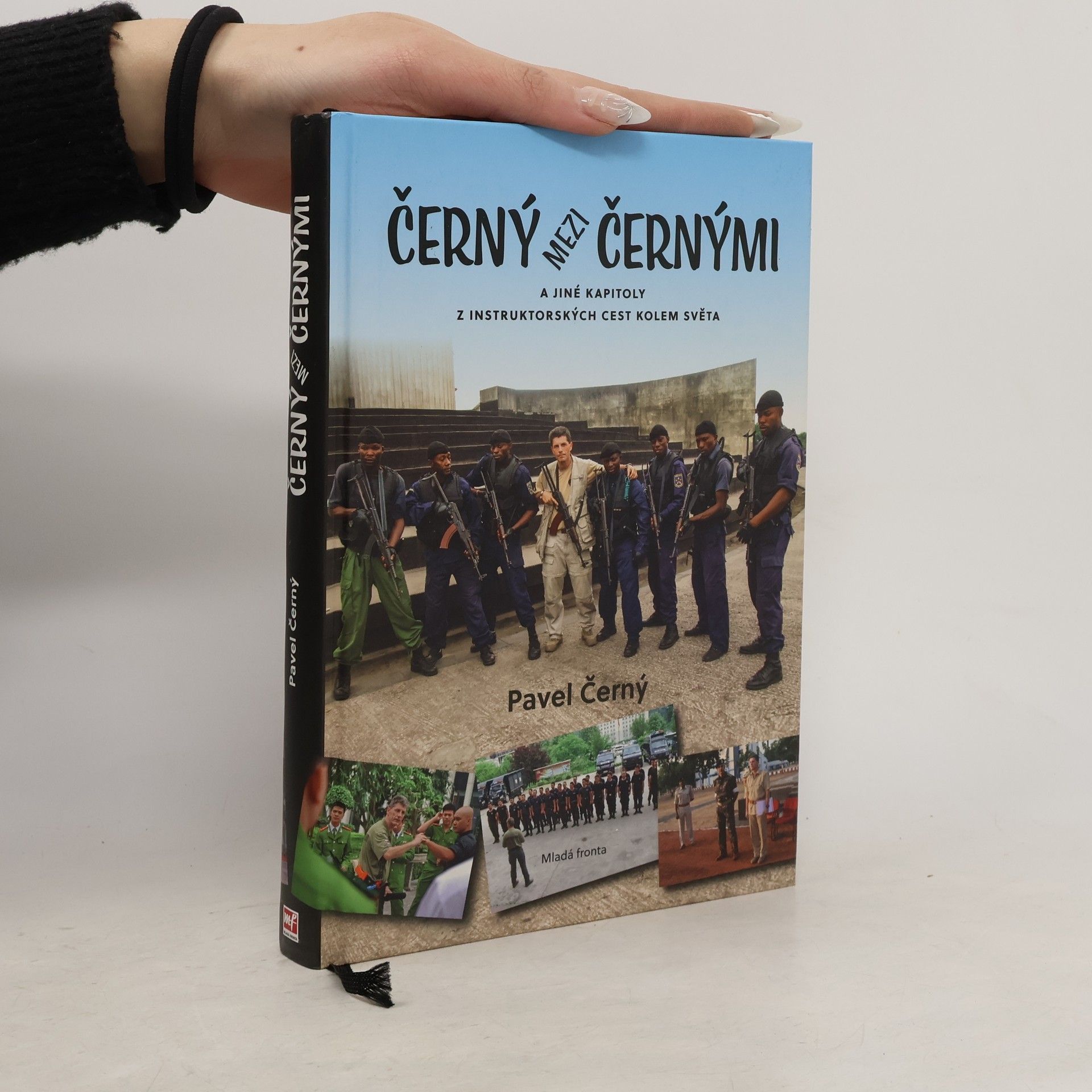 Černý mezi černými: A jiné kapitoly z instruktorských cest kolem světa